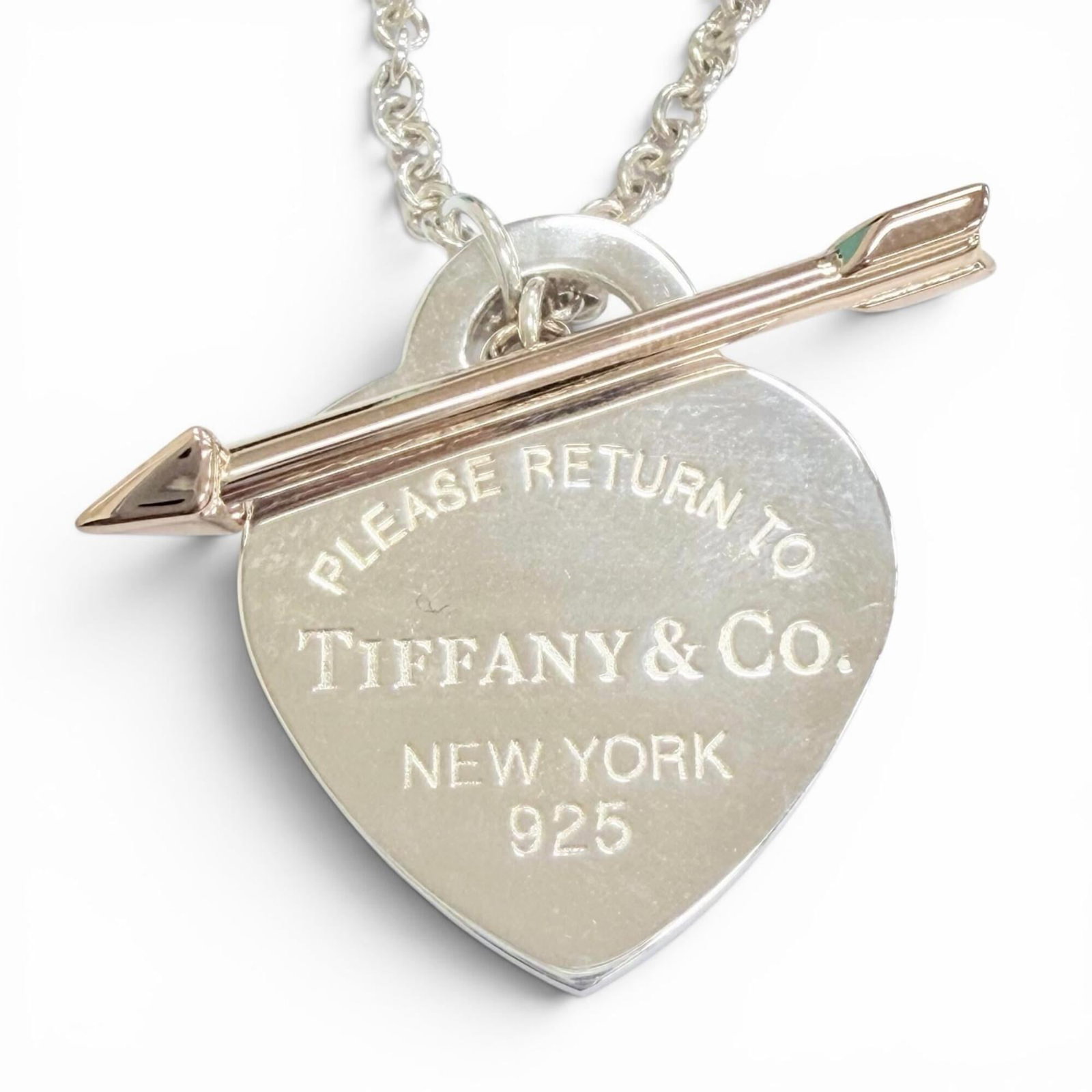 Tiffany&Co. Tiffany 232304 Return To Lovestruck Heart Tag Necklace Current Model Ag925 750 Silver: Tiffany&Co. Tiffany 232304 Return To Lovestruck Heart Tag Necklace Current Model Ag925 750 Silver Tiffany&Co.'s Return To Lovestruck Heart Tag Necklace shines with its elegant gold and silver design, 