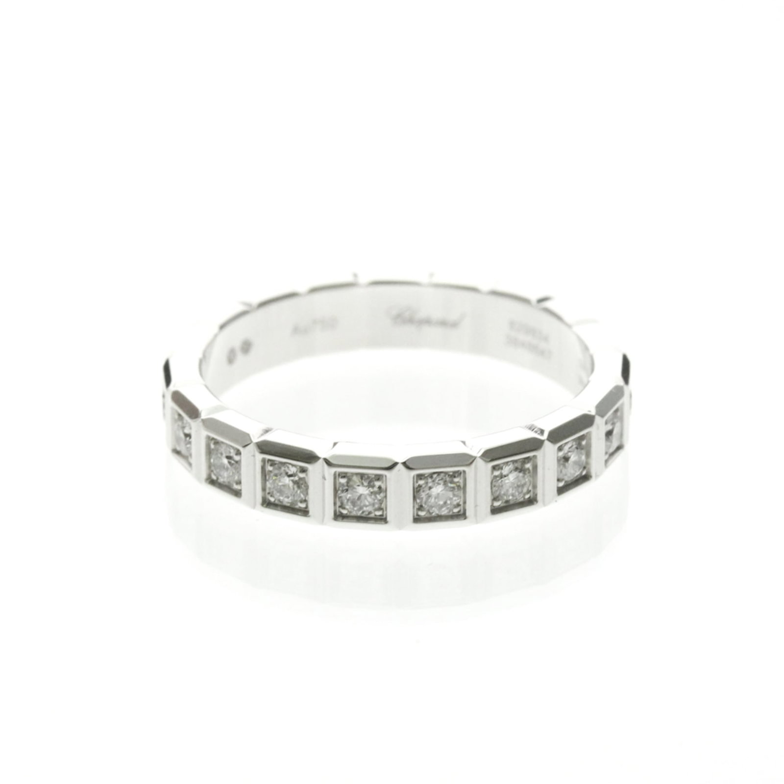 Chopard 18k White Gold Band Ring: Chopard 18k White Gold Band Ring Chopard's 18k white gold band ring boasts a sleek, silver finish with a subtle shine. This fashion-forward piece features a diamond stone and is crafted from high-qual