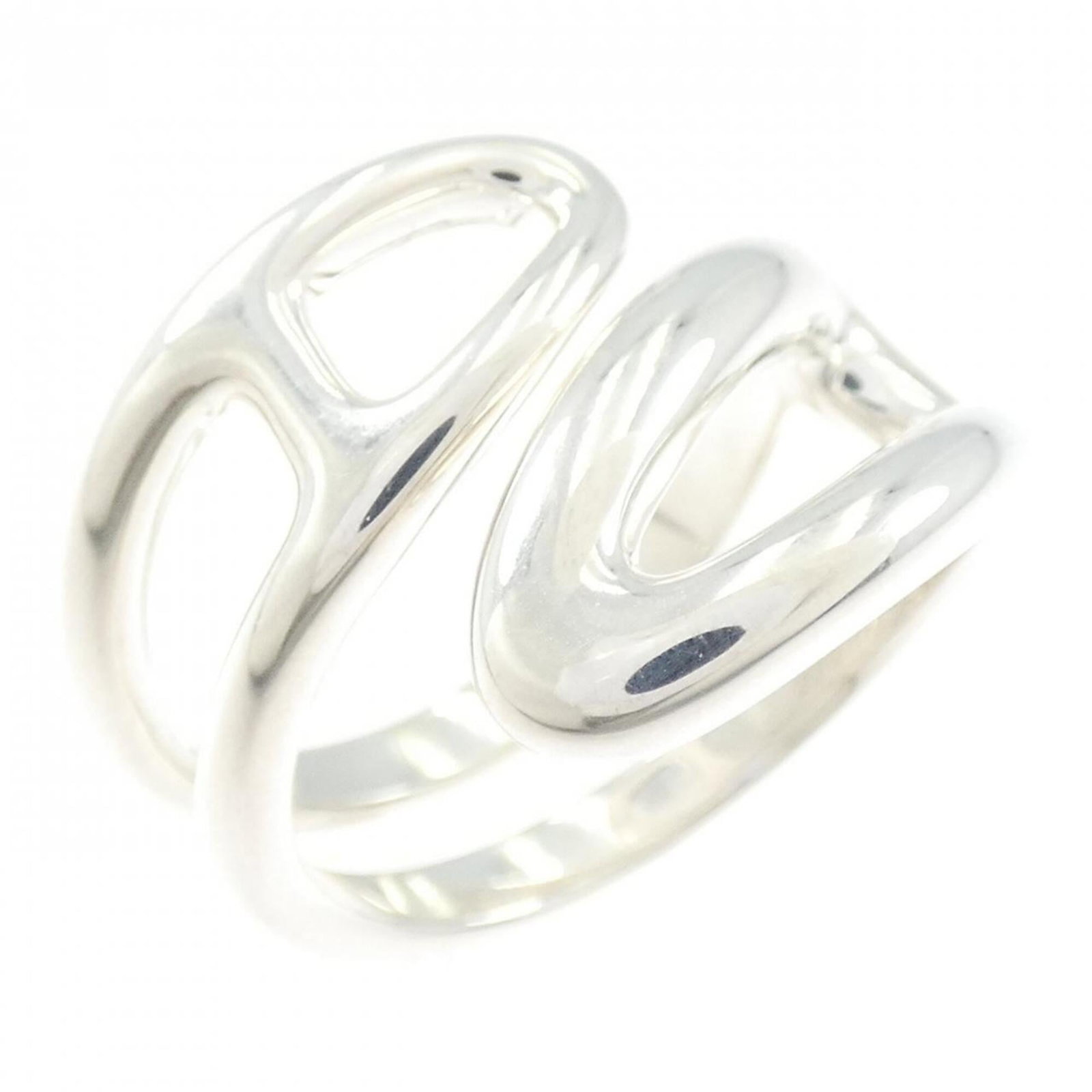 Ring Hermes Silver Band 925: Ring Hermes Silver Band 925 Silver band ring from Hermes, made from high-quality 925 silver. The ring bears some minor scratches and traces of usage but remains in very good condition, suitable for ev