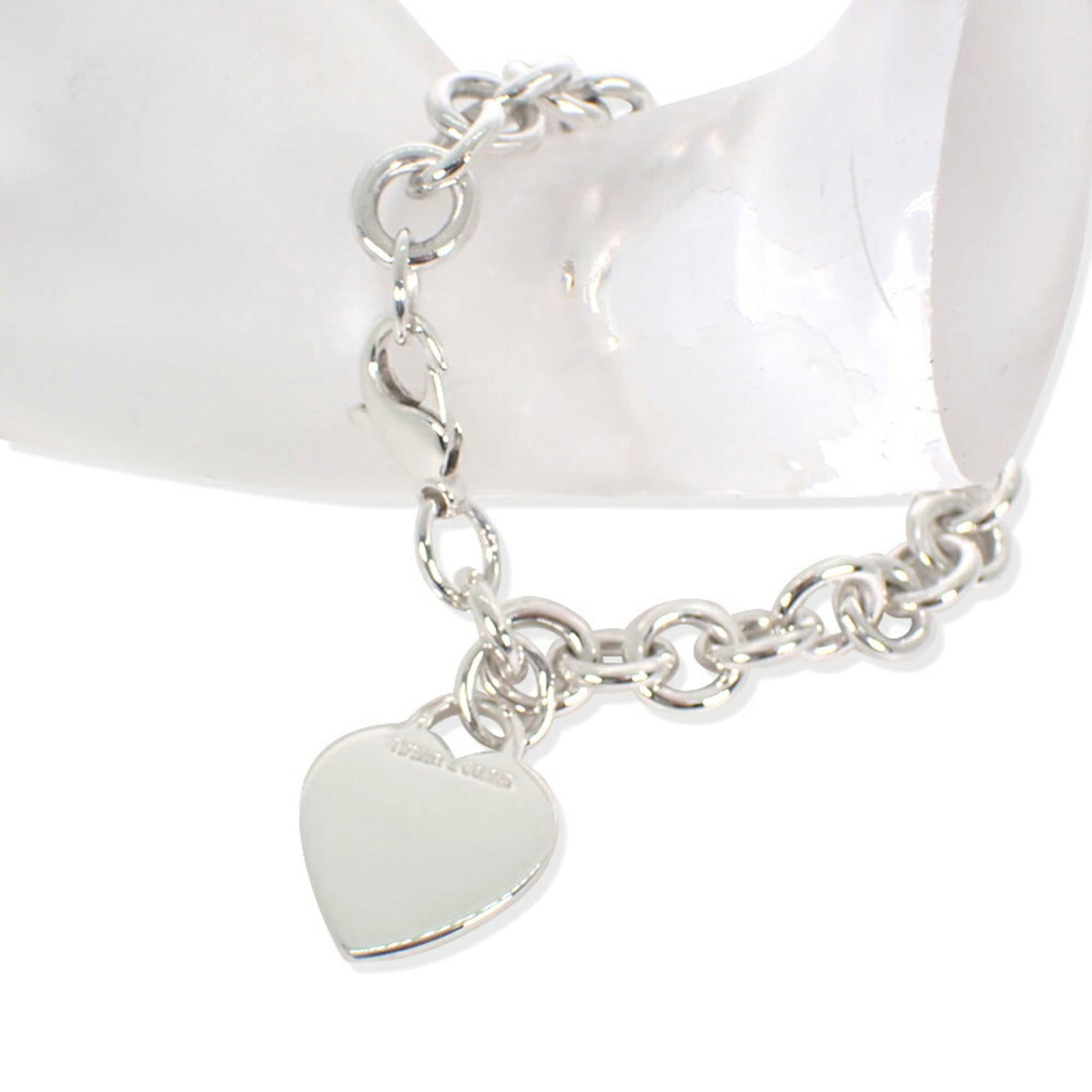 Silver 925 Tiffany Charm Bracelet: Silver 925 Tiffany Charm Bracelet Sterling silver 925 charm bracelet from Tiffany, featuring a sleek design with subtle details. The bracelet measures 18.5cm in length and shows signs of gentle use,