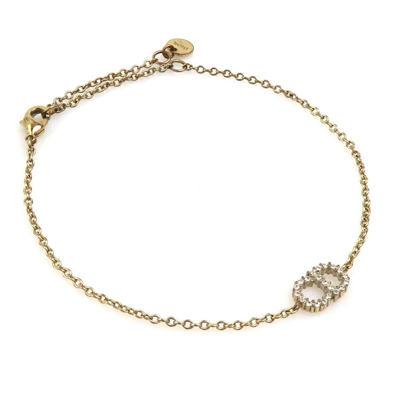 Metal Charm Christian Dior: Metal Charm Christian Dior Gold Metal Charm from Christian Dior, measuring 22cm in length. This used charm bracelet bears traces of usage and has minor scratches and dirt, but remains generally in goo