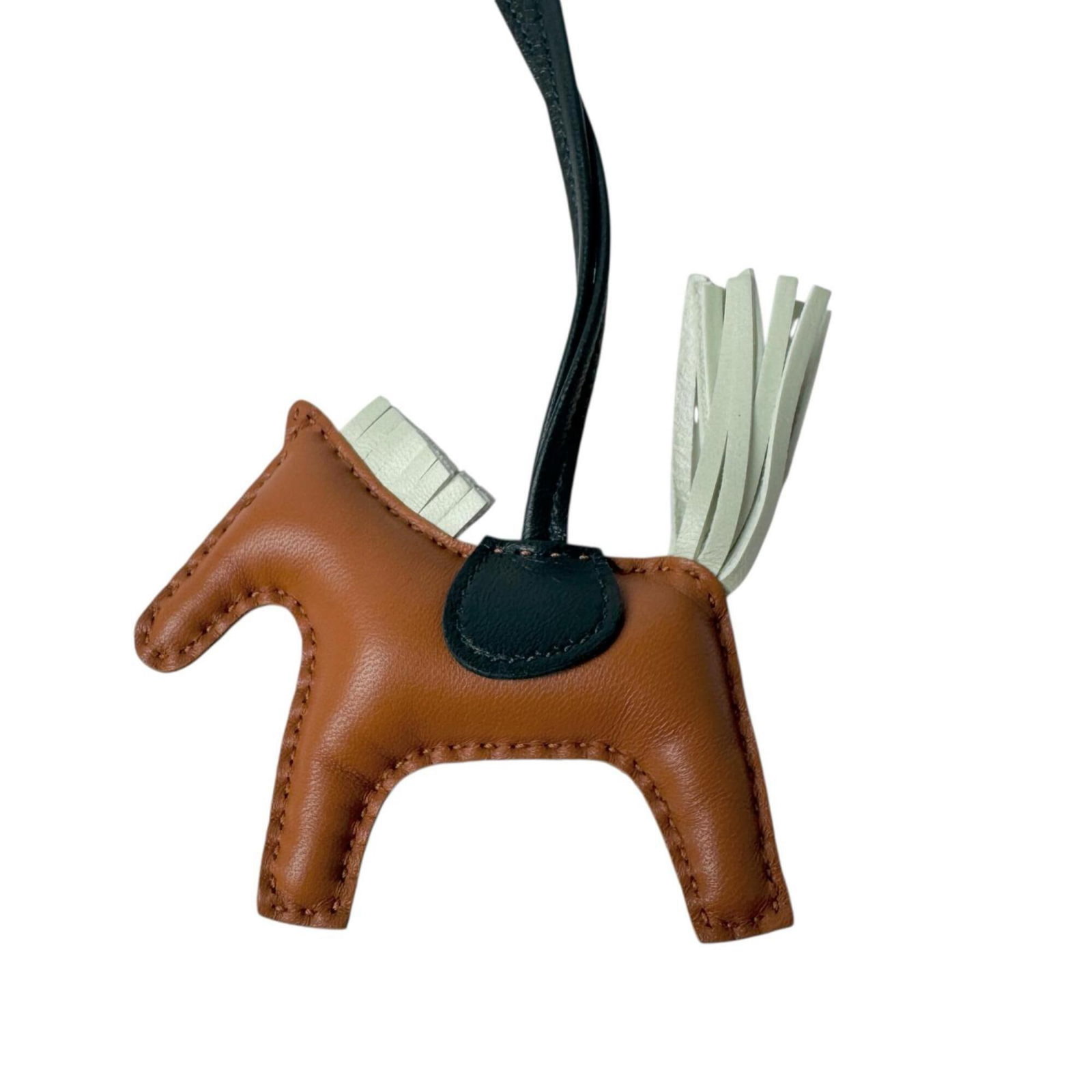 Hermes handbag charm leather: Hermes handbag charm leather Leather gold handbag charm from Hermes, measuring 200.00mm x 85.00mm in size, bears a signature and is made from high-quality leather. In mint condition with like-new deta