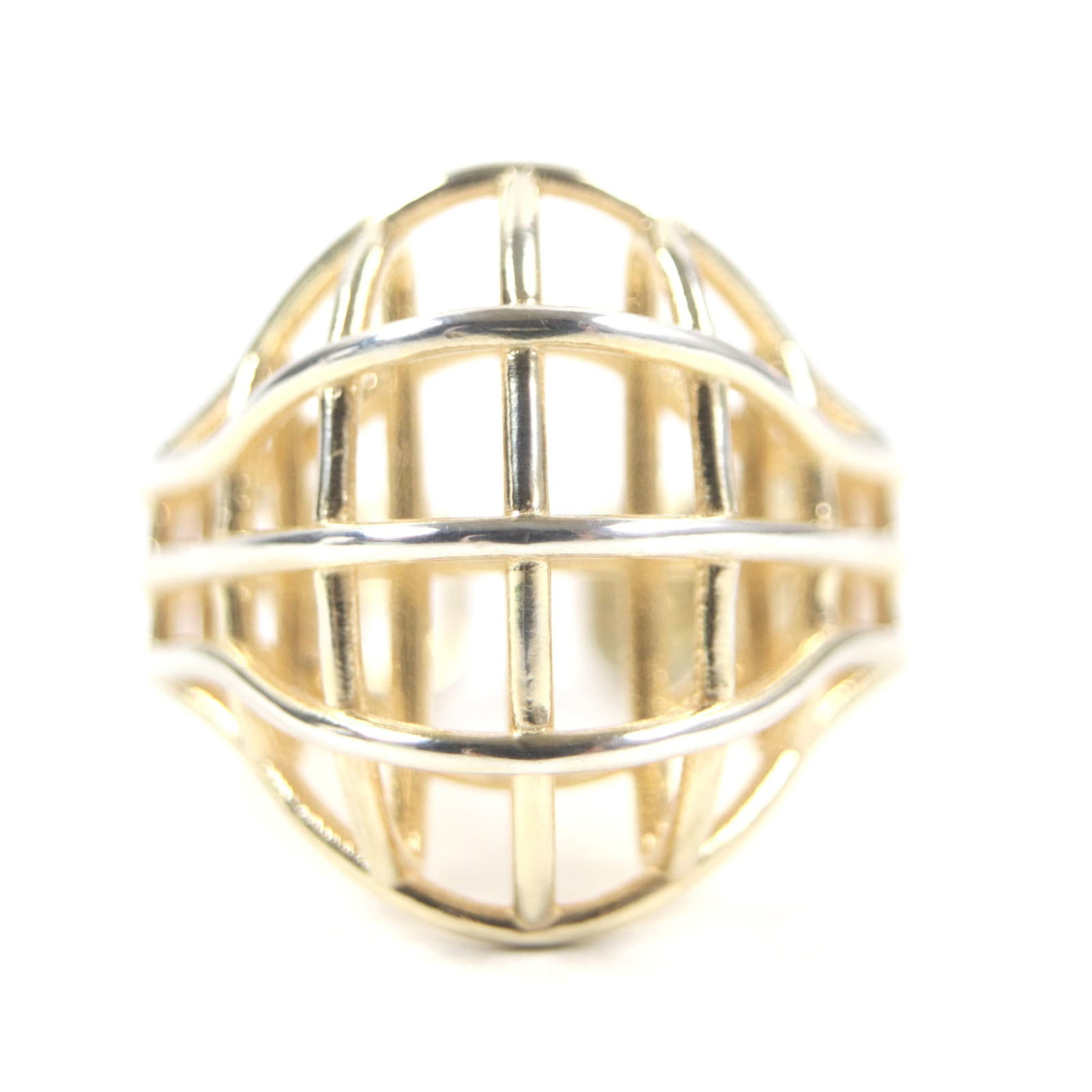 Veneta Band Ring: Veneta Band Ring Silver925 band ring from Bottega Veneta, featuring a sleek and modern design. This used item has been carefully maintained to look like new, with a weight of 6.58g / 0.23oz. The