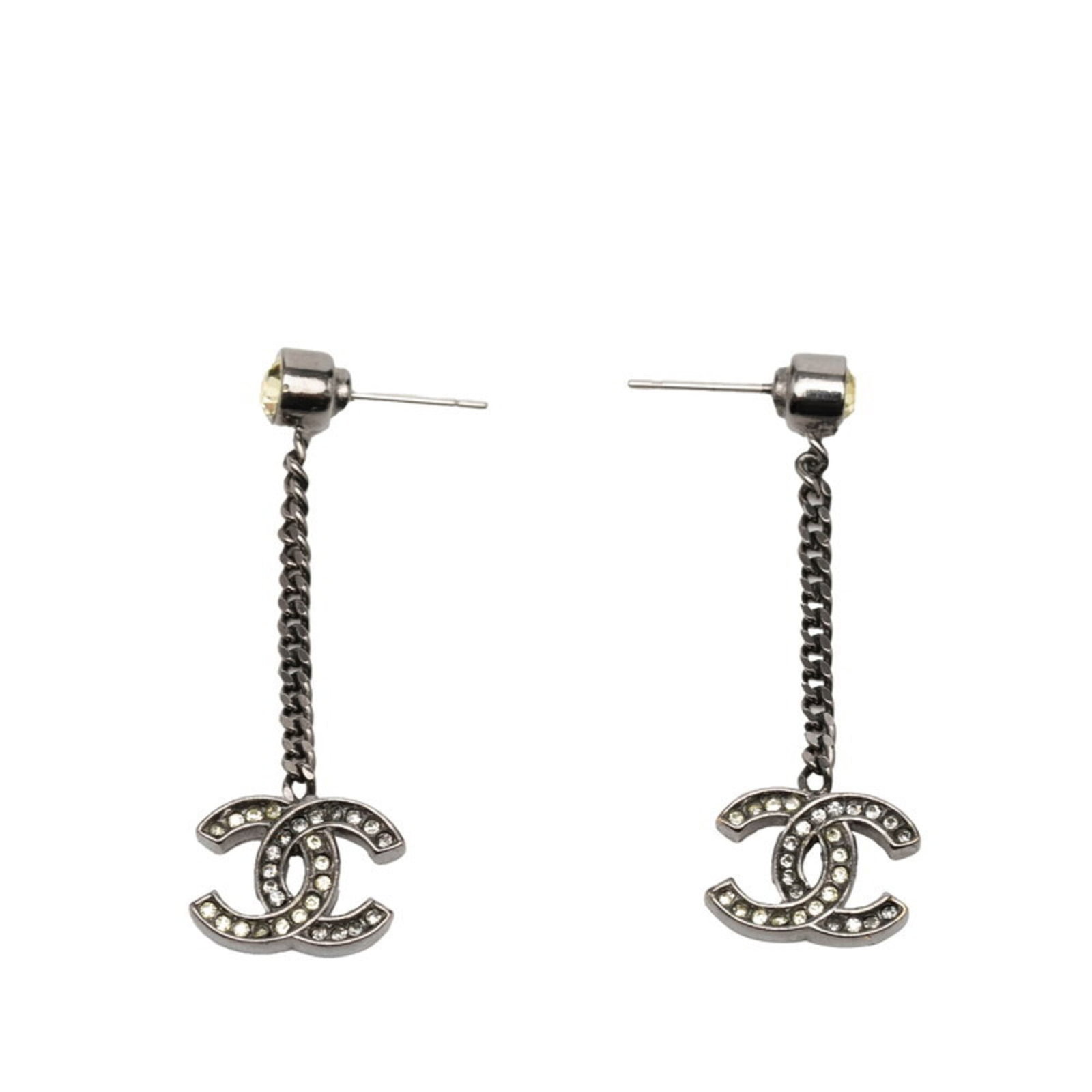 Earrings Metal Stud Chanel Rhinestone: Earrings Metal Stud Chanel Rhinestone Stunning silver and yellow metal stud earrings featuring intricate rhinestones, adding a touch of luxury to any outfit. With their bold design and eye-catching sp