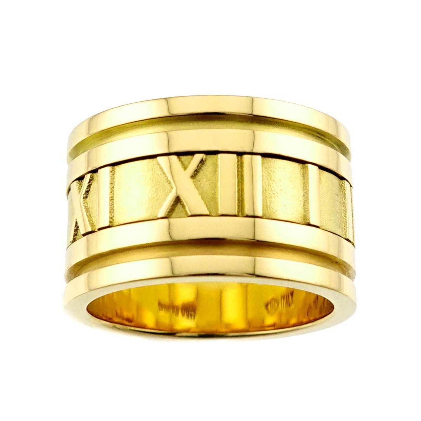 Tiffany Ring Gold Yellow 18K: Tiffany Ring Gold Yellow 18K Tiffany's iconic yellow gold band ring, crafted from 18K gold, boasts a timeless design. This like-new condition ring features the Tiffany brand and has been carefully