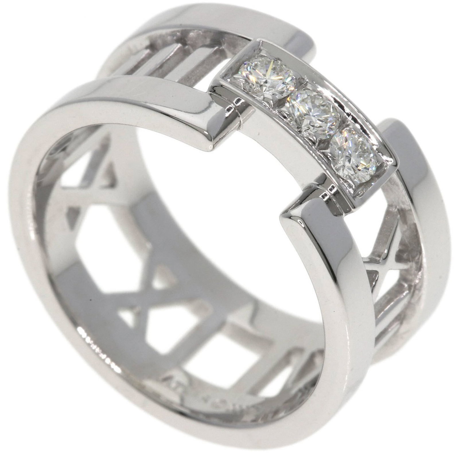 Tiffany Band Ring White Gold (18K): Tiffany Band Ring White Gold (18K) This Tiffany band ring in white gold (18K) showcases elegant simplicity. A few traces of usage are visible, along with some minor scratches and dirt, but overall it 