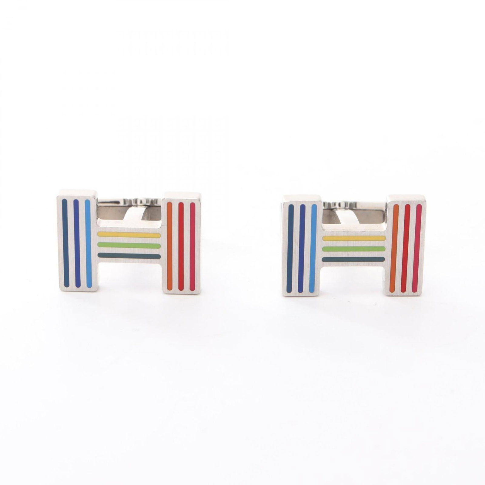 Metal cufflinks by Hermes: Metal cufflinks by Hermes Metal cufflinks by Hermes, featuring a multi-color design, are available in used condition with some traces of usage and minor scratches. The item measures 13.00mm x 18.00mm