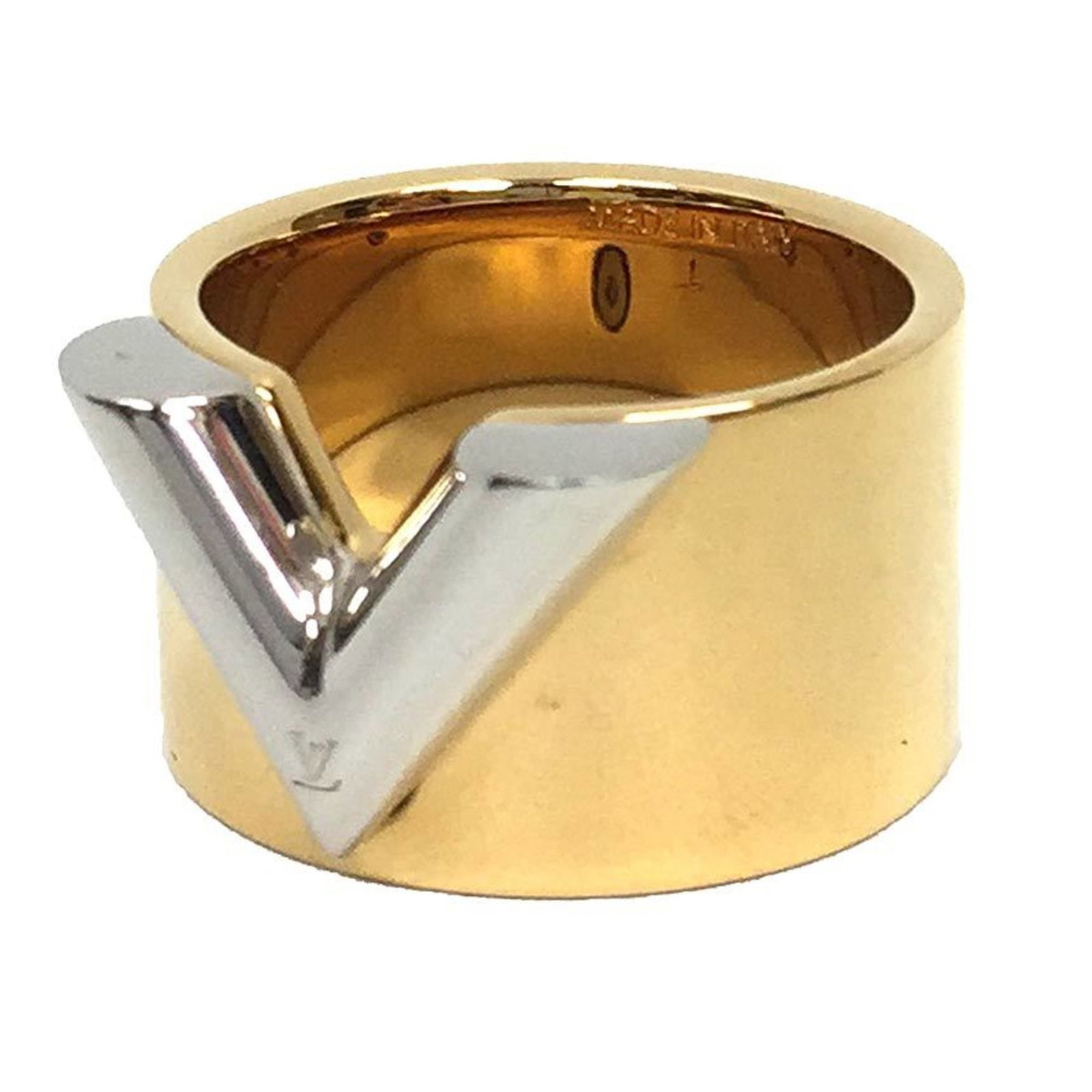Louis Vuitton Essential V Ring M61086 Large Gold Color Men'S Women'S Unisex: Louis Vuitton Essential V Ring M61086 Large Gold Color Men'S Women'S Unisex Large gold-colored Louis Vuitton Essential V Ring, featuring brass material and a signature. The ring bears some scratches a
