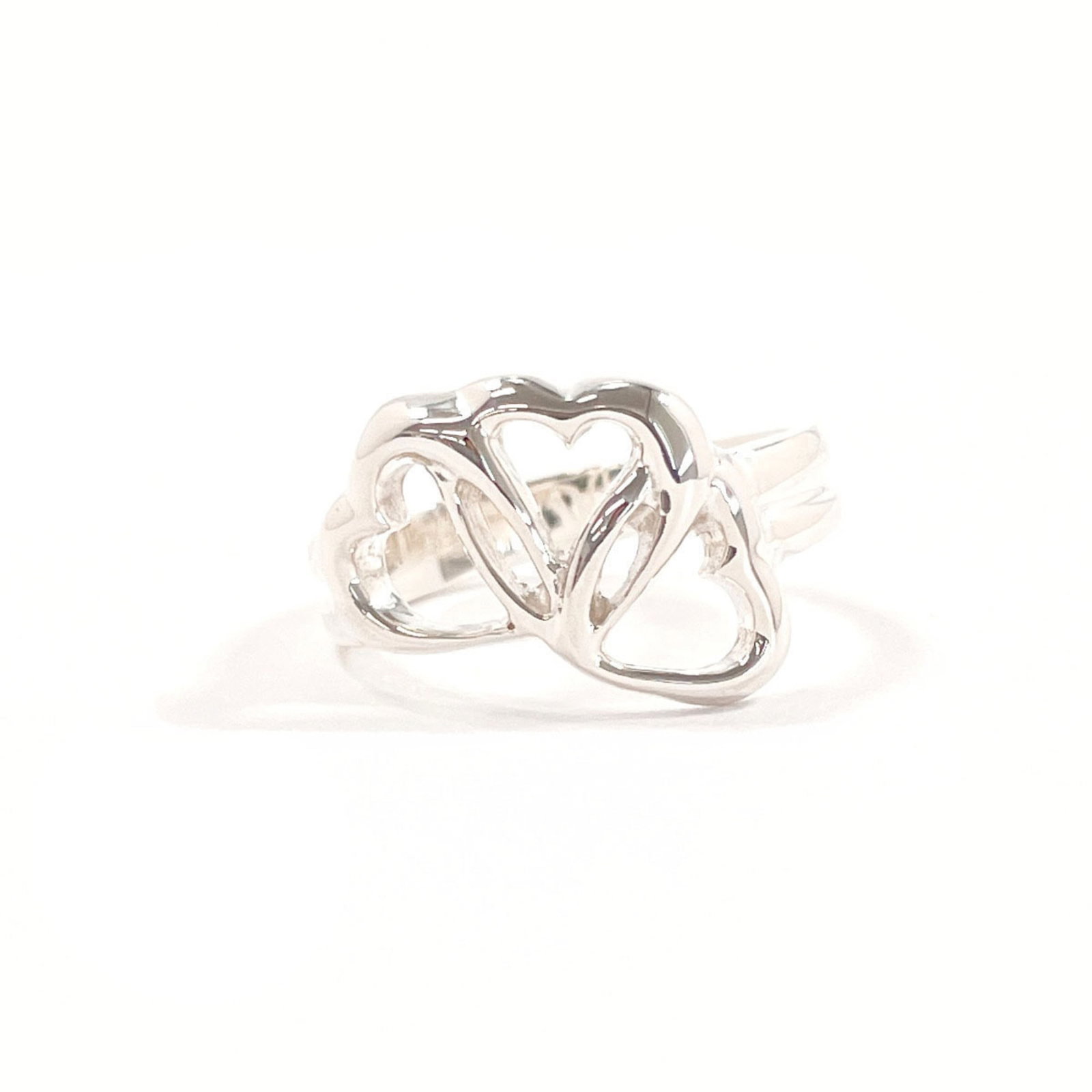 Tiffany Band Ring Silver 925: Tiffany Band Ring Silver 925 Silver 925 band ring from Tiffany, featuring a sleek and modern design. This used item is in like new condition with hardly any traces of usage, making it a great option f