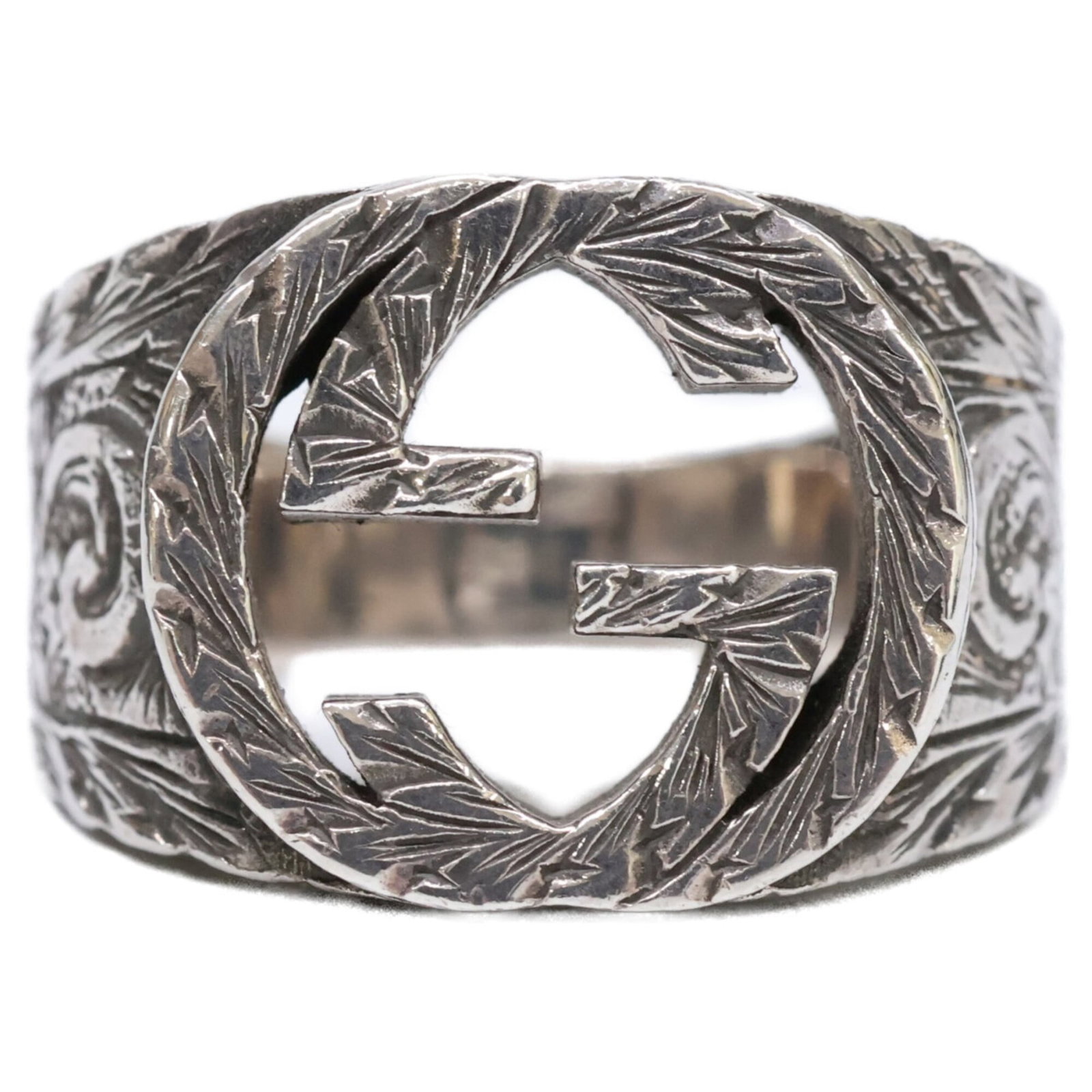 Gucci ring band silver 925: Gucci ring band silver 925 Silver 925 Gucci ring band, featuring the iconic brand's signature style. This used item boasts a few traces of usage and some minor scratches/dirt, but remains in very