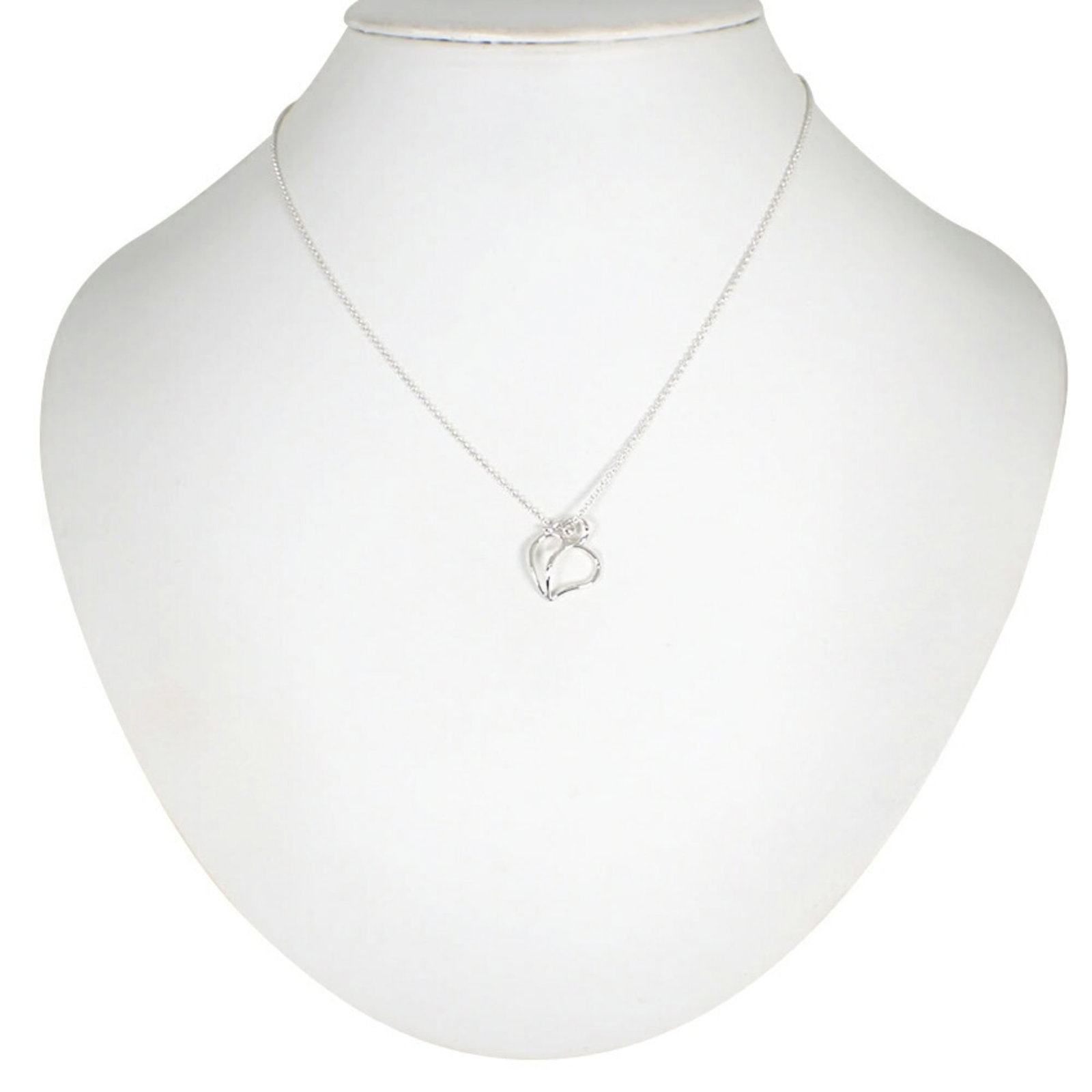 Tiffany 925 Heart Pendant Necklace: Tiffany 925 Heart Pendant Necklace Sterling silver pendant necklace with a heart-shaped design, crafted from high-quality 925 material. The necklace features a classic Tiffany style and measures 14.7m