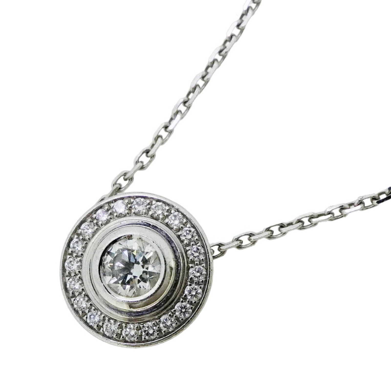 Diamond necklace for ladies gold white 18K Cartier: Diamond necklace for ladies gold white 18K Cartier 18K white gold Cartier necklace boasts a stunning diamond pendant, measuring 9mm x 9mm. The necklace's flexible design accommodates various neck