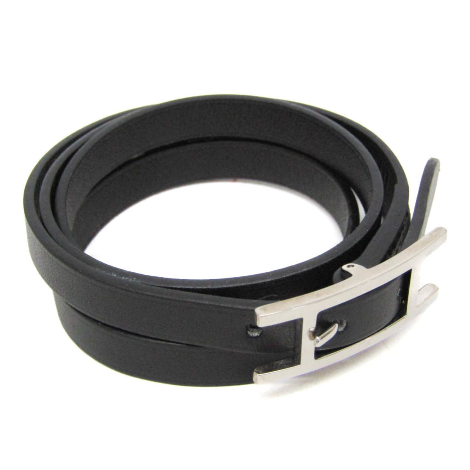 Metal leather bangle Hermes: Metal leather bangle Hermes Box Calf Leather and Metal Bangle from Hermes, featuring a classic casual design with subtle scratches and minor dirt marks. Made from durable leather and metal, this