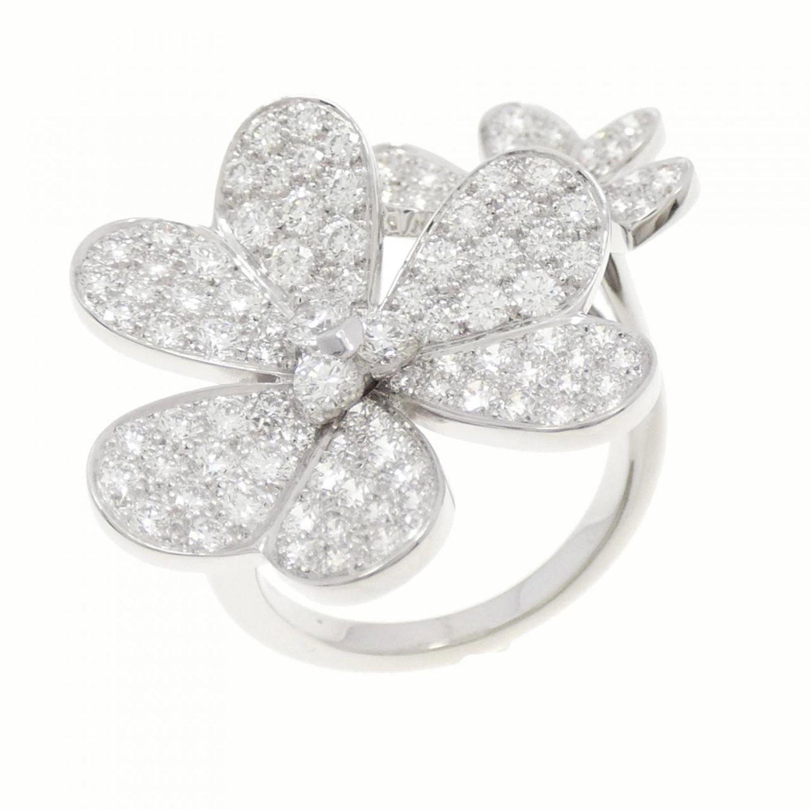 Van Cleef & Arpels Band Ring White Gold (18K): Van Cleef & Arpels Band Ring White Gold (18K) Van Cleef & Arpels Band Ring White Gold (18K) - A timeless piece from the renowned French jeweler, featuring a sleek white gold band adorned with