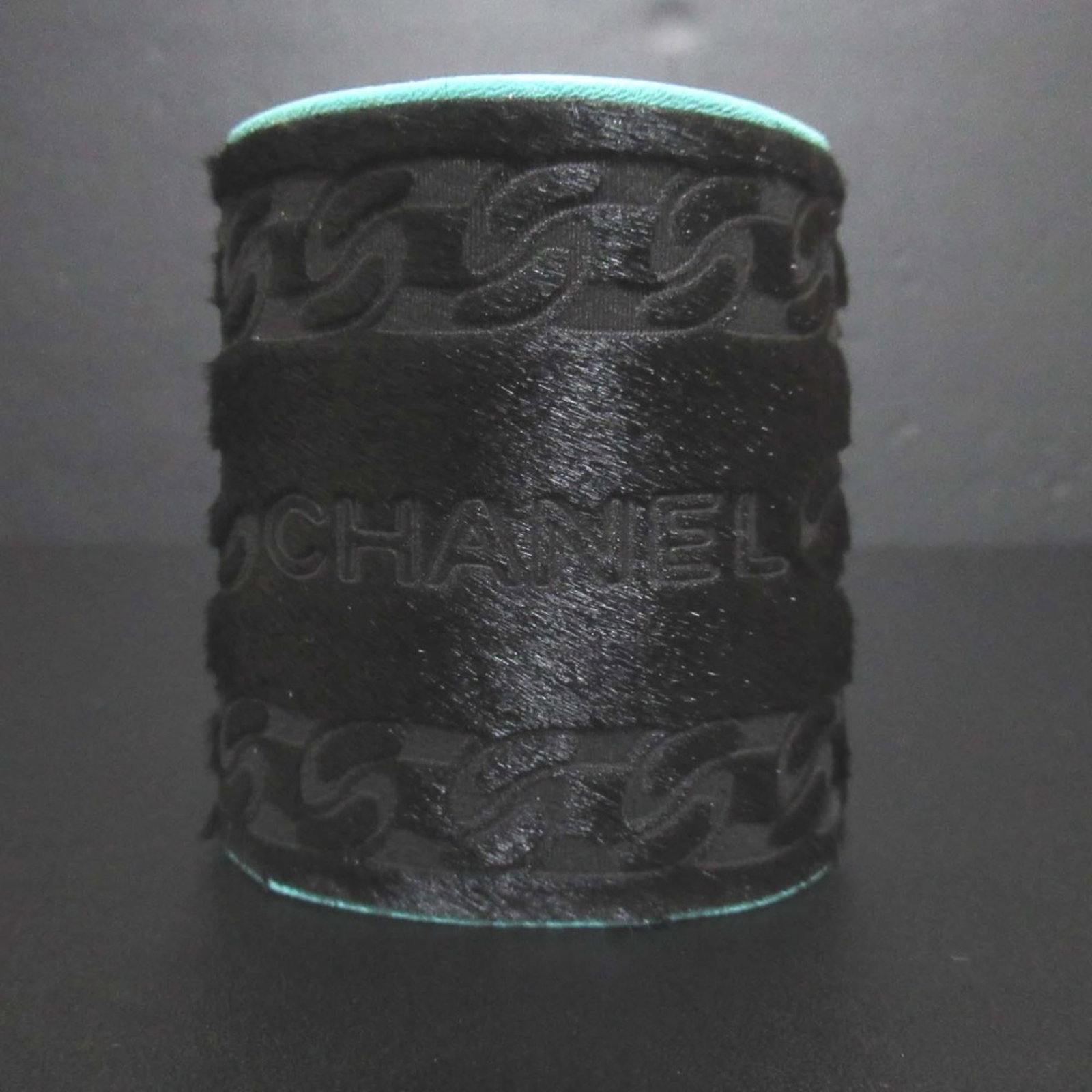 Chanel Bangle Leather: Chanel Bangle Leather Black and blue Harako leather bangle from Chanel, measuring 18.5cm in length, bearing minimal signs of usage. This like-new condition bangle features high-quality leather materia