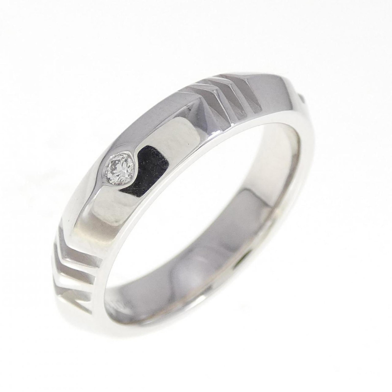 Tiffany Band Ring White Gold (18K): Tiffany Band Ring White Gold (18K) Tiffany Band Ring White Gold (18K) - A beautiful, pre-owned 18k white gold band ring featuring a 0.10 carat diamond, available in women's size 6.5 and weighing 7.6g.