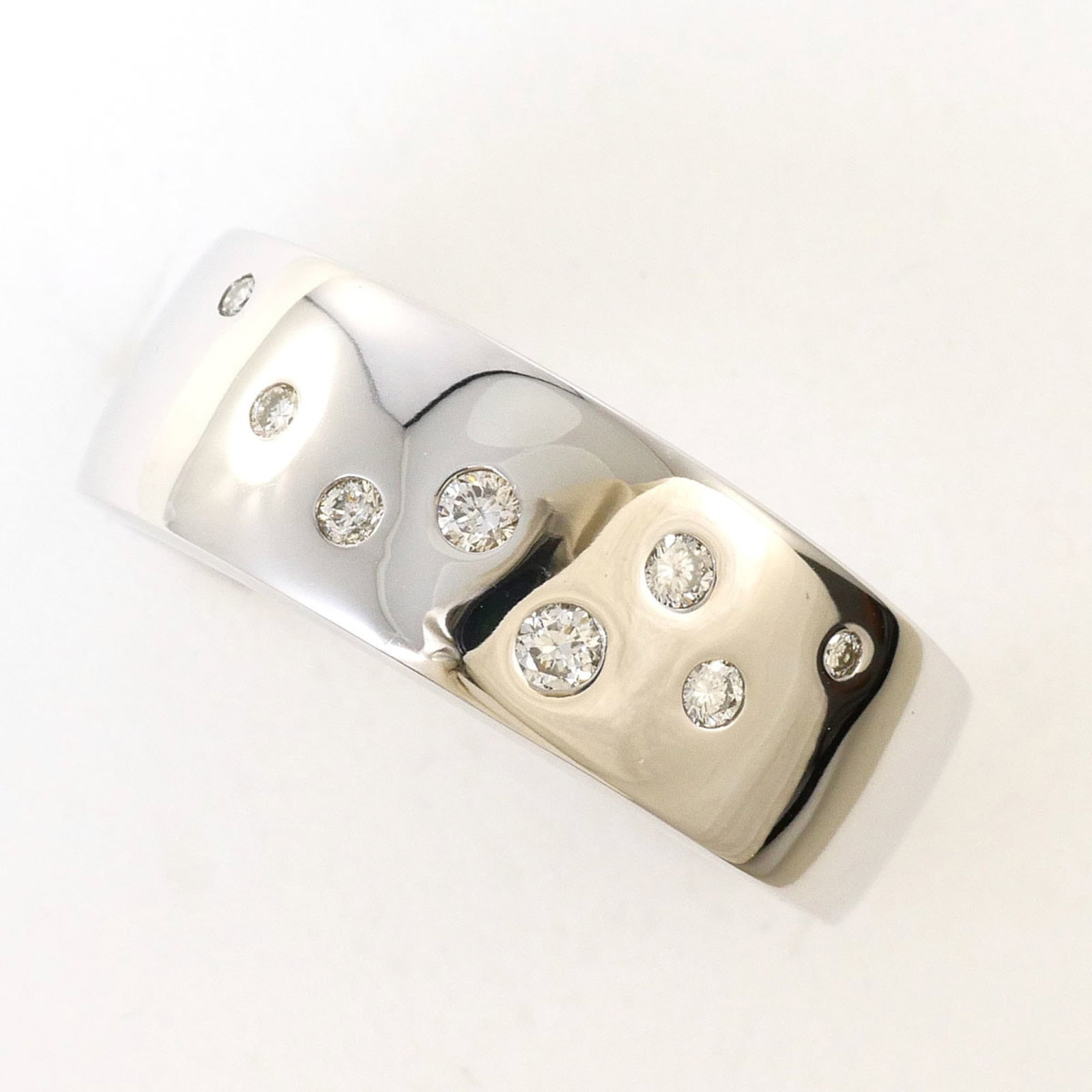 White Gold 18k Band Ring Unbranded: White Gold 18k Band Ring Unbranded White Gold 18k Band Ring Unbranded - A beautiful, like-new band ring featuring 0.13 carat diamond and made from high-quality 18k white gold metal. The ring boasts a