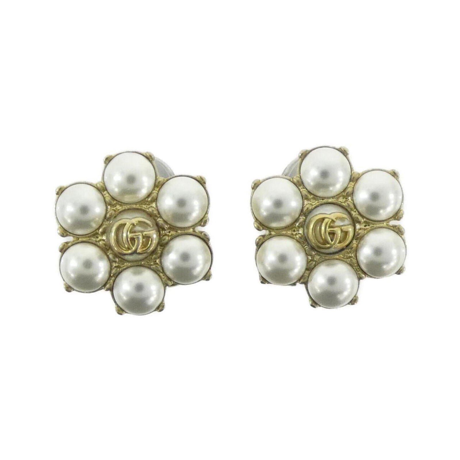 Gucci clip earrings: Gucci clip earrings Gucci clip earrings in gold, silver, and white are available. The earrings feature a classic design with a small clip attachment, measuring 20mm x 20mm. They show signs of usage,