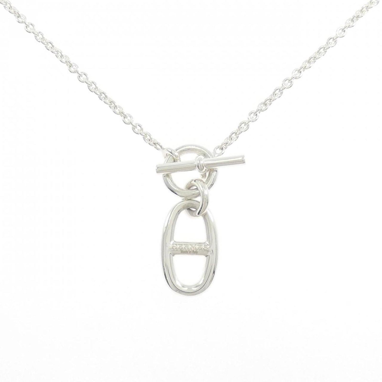 Herms Chaine D'Ancre Necklace: Herms Chaine D'Ancre Necklace The Herms Chaine D'Ancre Necklace boasts a sleek silver design, weighing in at 9.2g, with a pendant size of 29.2mm x 11.2mm and a width of 2mm. Its 40 cm chain circumfere