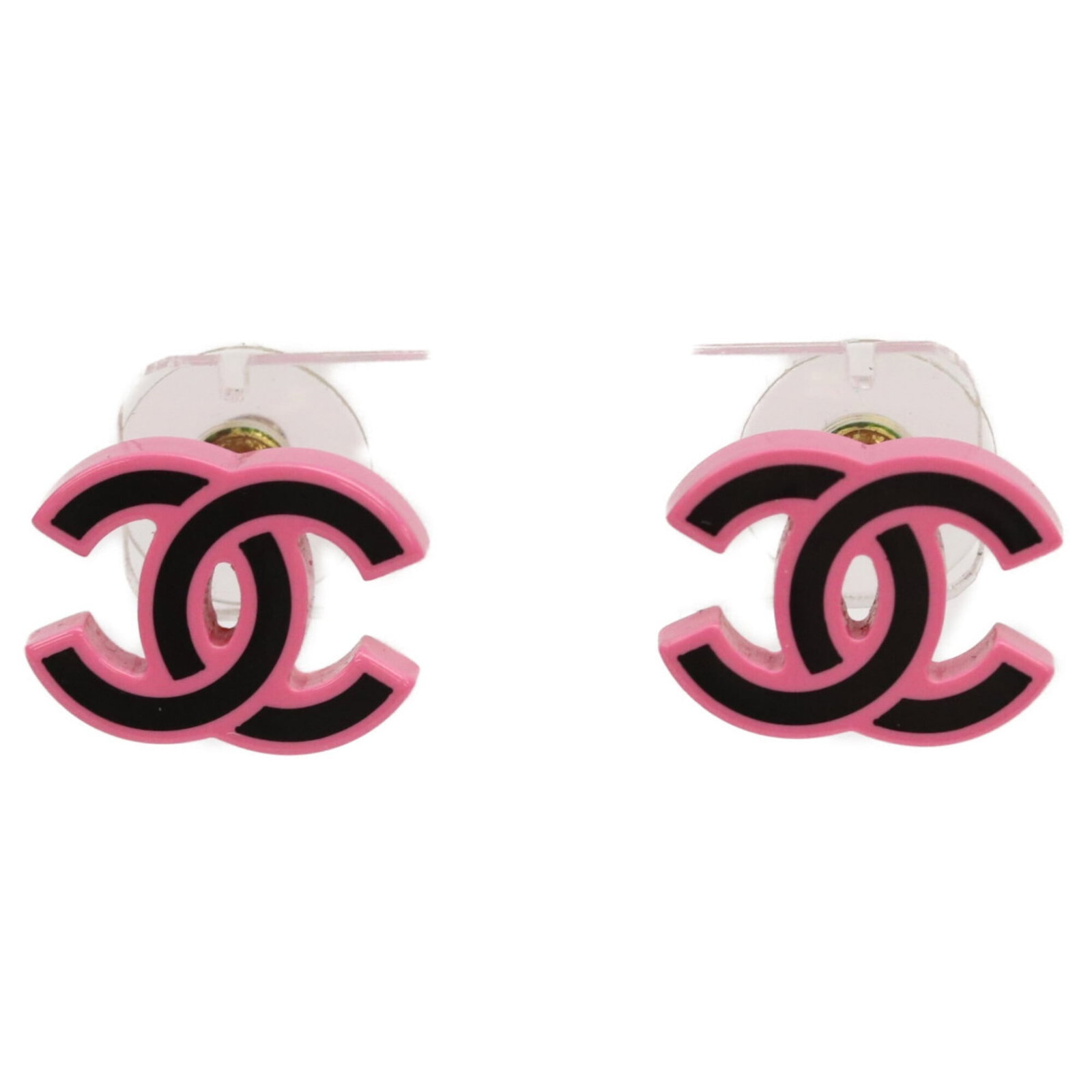 Chanel Stud Earrings Plastic: Chanel Stud Earrings Plastic Stud earrings in black and pink from the iconic Chanel brand, featuring a plastic material. Measuring 18.00mm x 14.00mm x 4.00mm, these small studs showcase the classic st