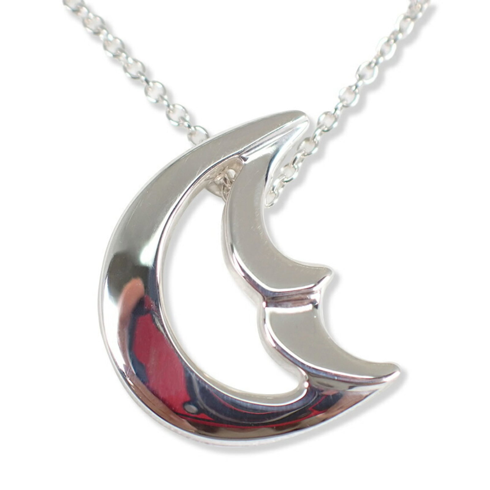 Moon Crescent Tiffany Necklace Pendant 925: Moon Crescent Tiffany Necklace Pendant 925 Sterling silver pendant in the iconic Moon Crescent design from Tiffany, measuring 15mm x 13mm. The necklace features a 41.5 cm circumference and is made fro