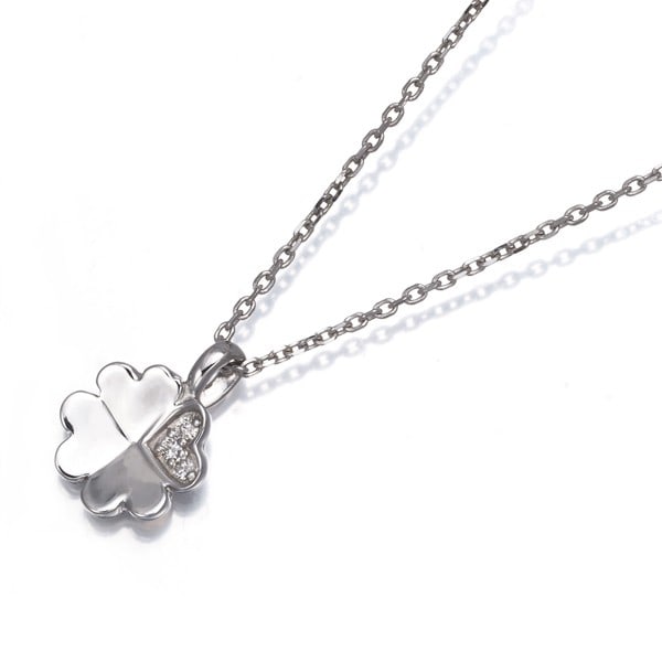 Vendome Necklace Diamond Clover 18K 750 White Gold: Vendome Necklace Diamond Clover 18K 750 White Gold 18k White Gold Diamond Clover Pendant Necklace. The Vendome Necklace features a natural diamond as its main stone, set in an 18k white gold pendant