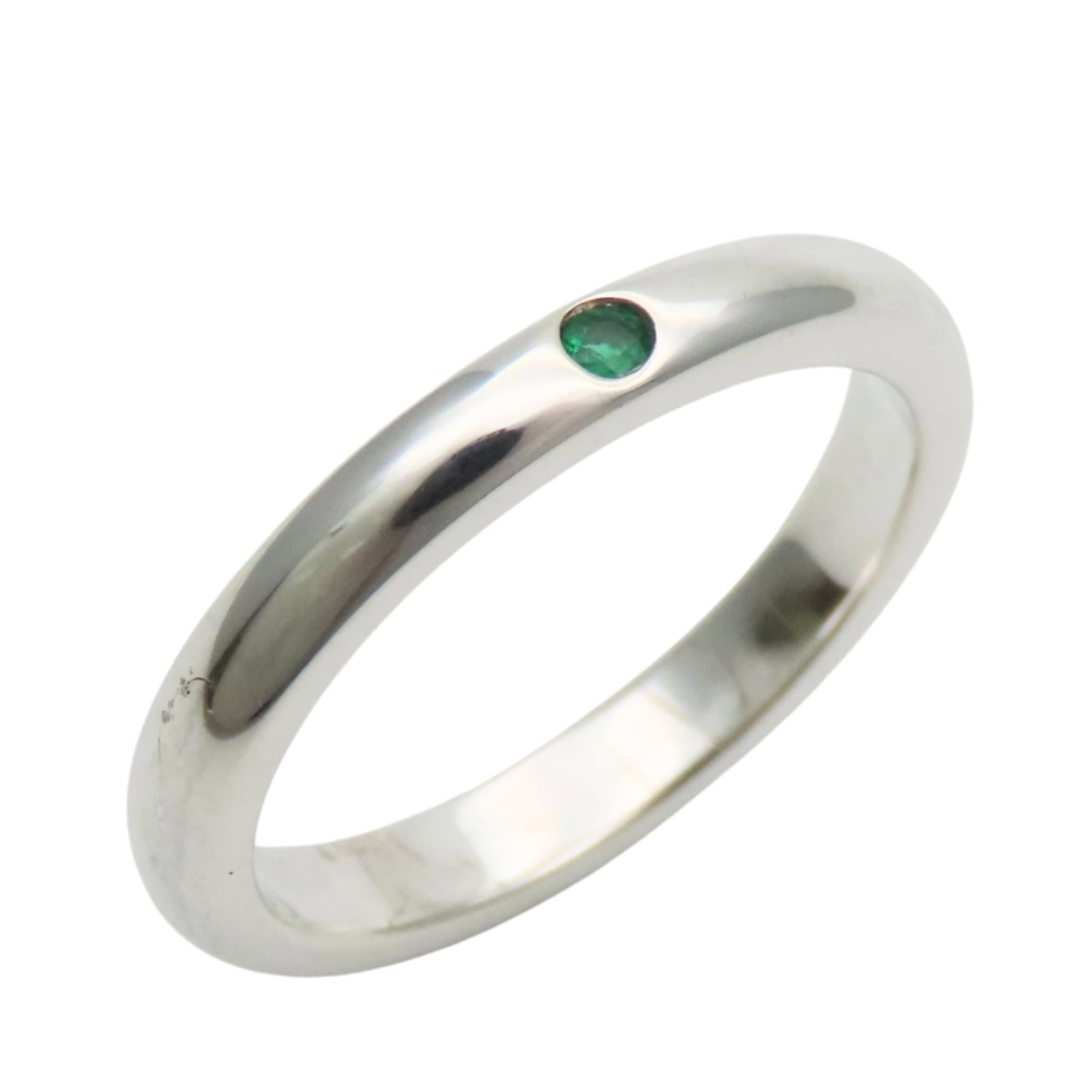 Tiffany Band Ring Silver 925: Tiffany Band Ring Silver 925 Silver band ring from Tiffany, made with high-quality silver 925 material. The ring features a classic design and bears a signature, adding a touch of elegance to any
