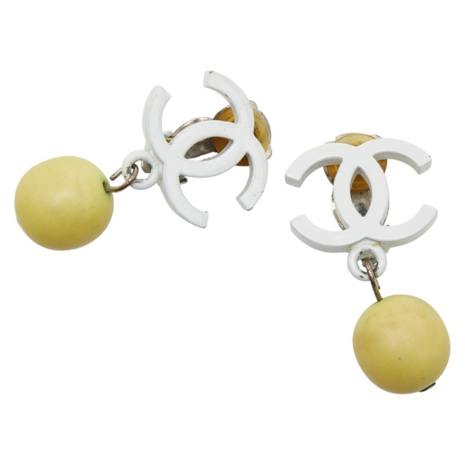 Chanel Clip Earrings Plastic: Chanel Clip Earrings Plastic Used Chanel Clip Earrings in White and Yellow, featuring a plastic design with visible traces of usage. The earrings exhibit minor scratches and dirt, but remain generally