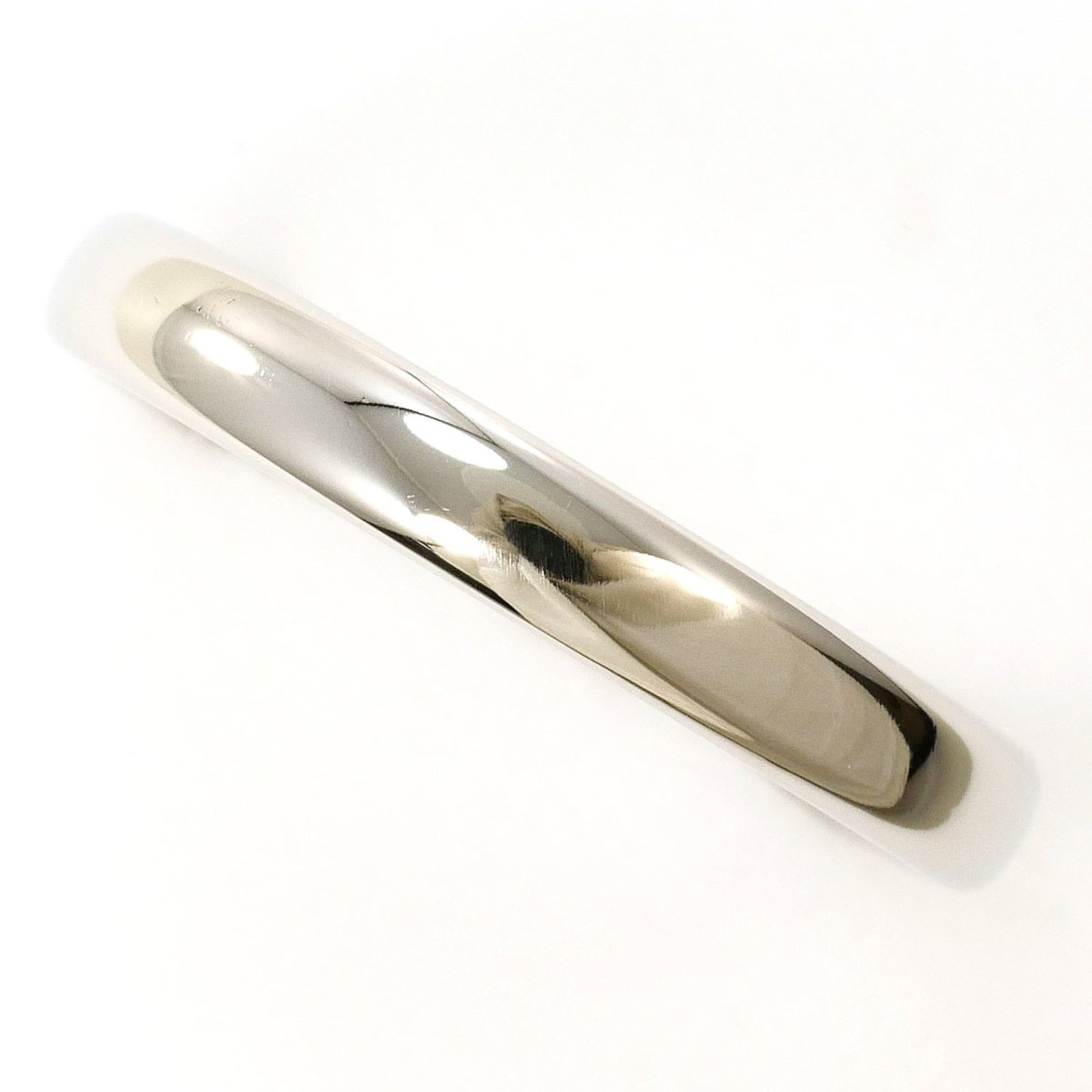 Platinum ring by Tiffany band: Platinum ring by Tiffany band Platinum ring by Tiffany features a sleek band design, crafted from high-quality platinum material. This 950-plated piece boasts a classic style, suitable for everyday we