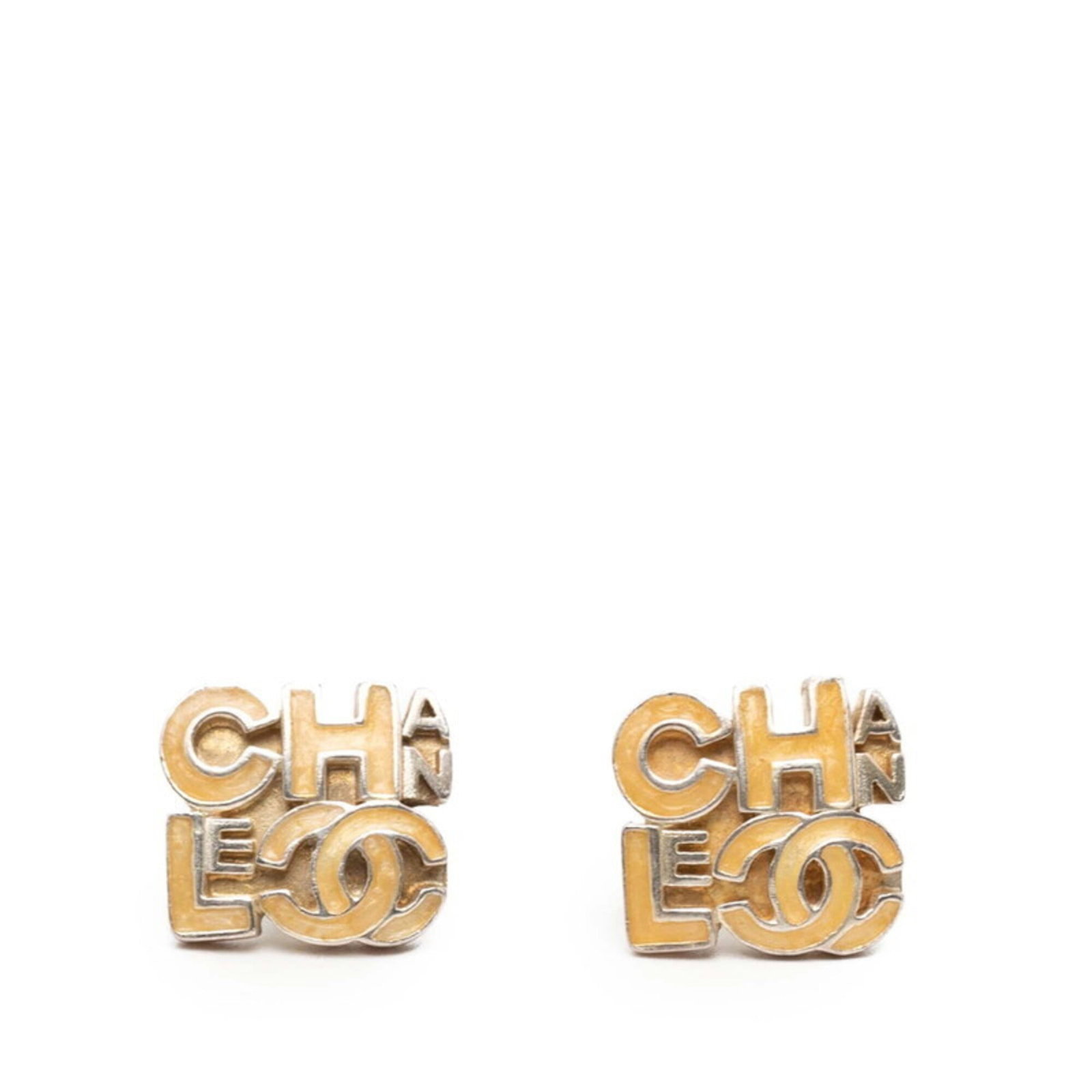 Clip earrings metal by Chanel: Clip earrings metal by Chanel Silver clip earrings from the iconic Chanel brand, featuring a sleek metal design with subtle wear and minor scratches. The earrings measure 15.10mm x 16.60mm in size, ad