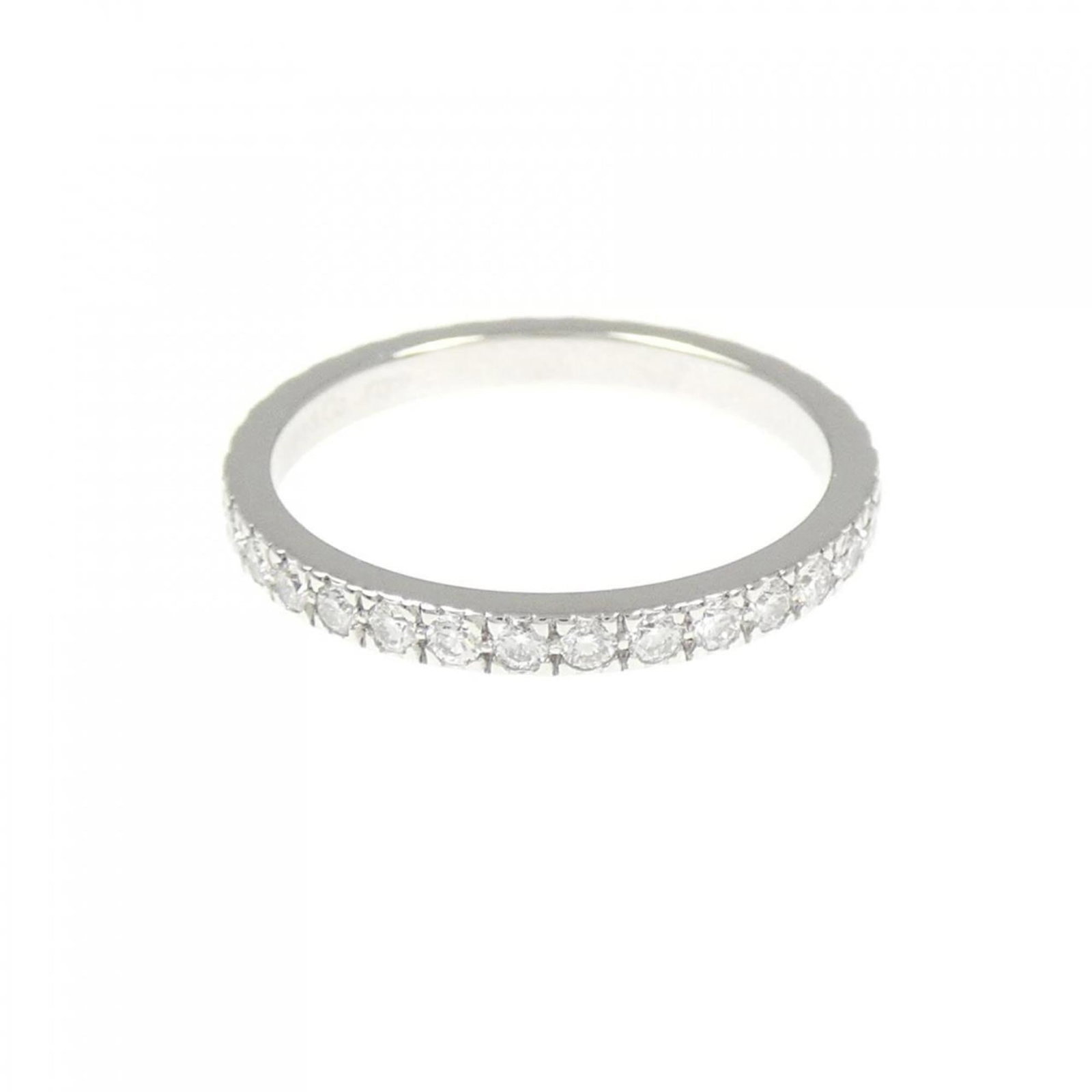 Tiffany band ring platinum: Tiffany band ring platinum Platinum band ring from Tiffany featuring a diamond stone, available in US size 4.5 and in very good condition with some minor scratches and dirt. The ring bears the