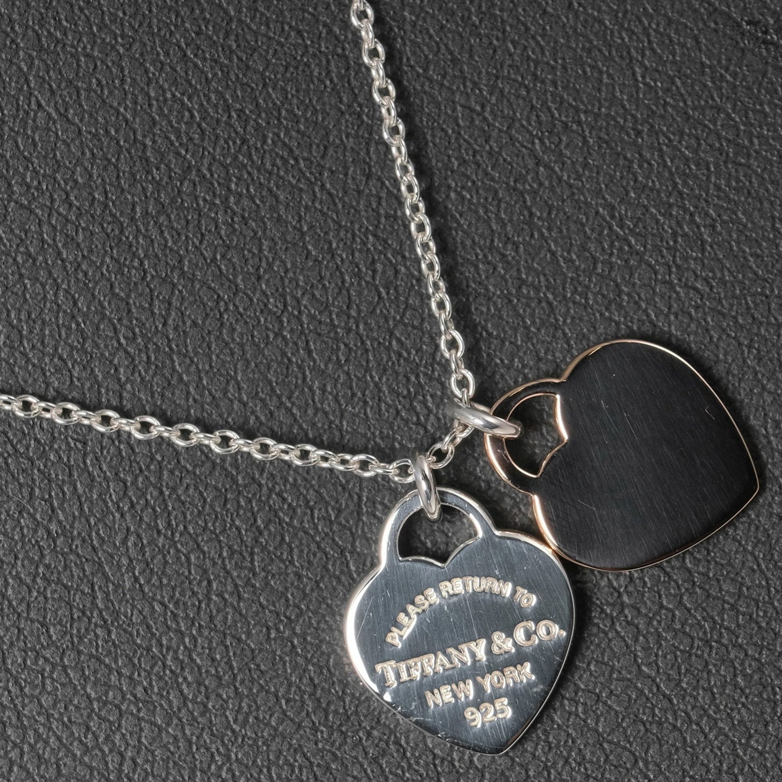 Tiffany Return Toe Double Mini Heart Tag Necklace 925 Silver Rubedo Metal Tiffany&Co. Women'S: Tiffany Return Toe Double Mini Heart Tag Necklace 925 Silver Rubedo Metal Tiffany&Co. Women'S Tiffany's iconic double mini heart tag necklace in 925 silver rubedo metal, featuring a 12mm x 10mm pendan