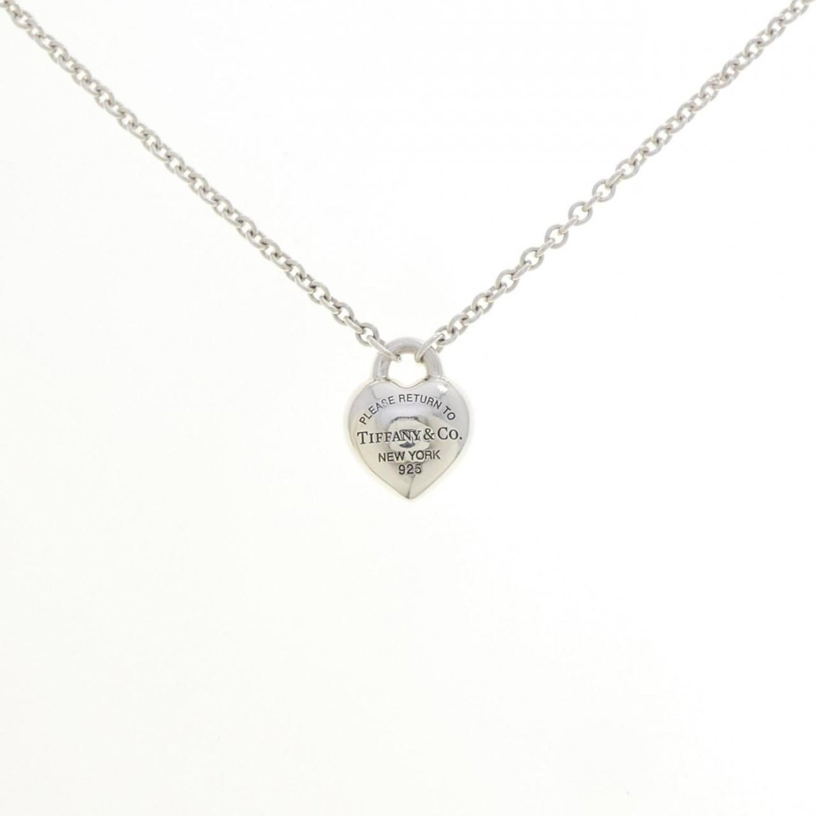 Return To Tiffany Necklace: Return To Tiffany Necklace Silver Tiffany Necklace with Pendant, A few traces of usage and minor scratches can be seen. The necklace features a 14.6mm x 11.5mm pendant made from 925 silver, weighing 7