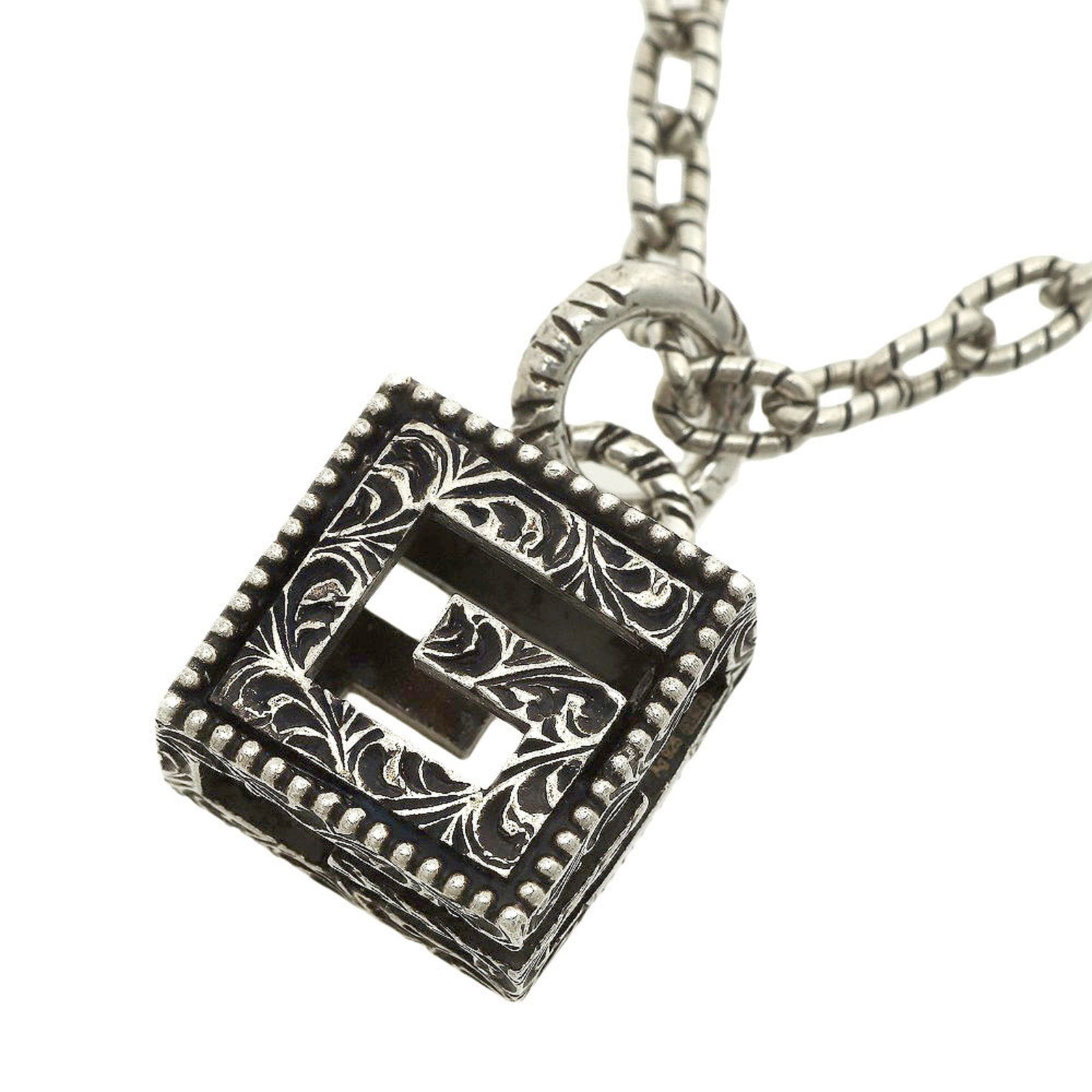 Gucci Square Necklace Cube: Gucci Square Necklace Cube Silver 925 Gucci Square Necklace Cube with a sleek design, measuring 15mm x 15mm. This stylish necklace features a silver cube pendant and has a comfortable neck