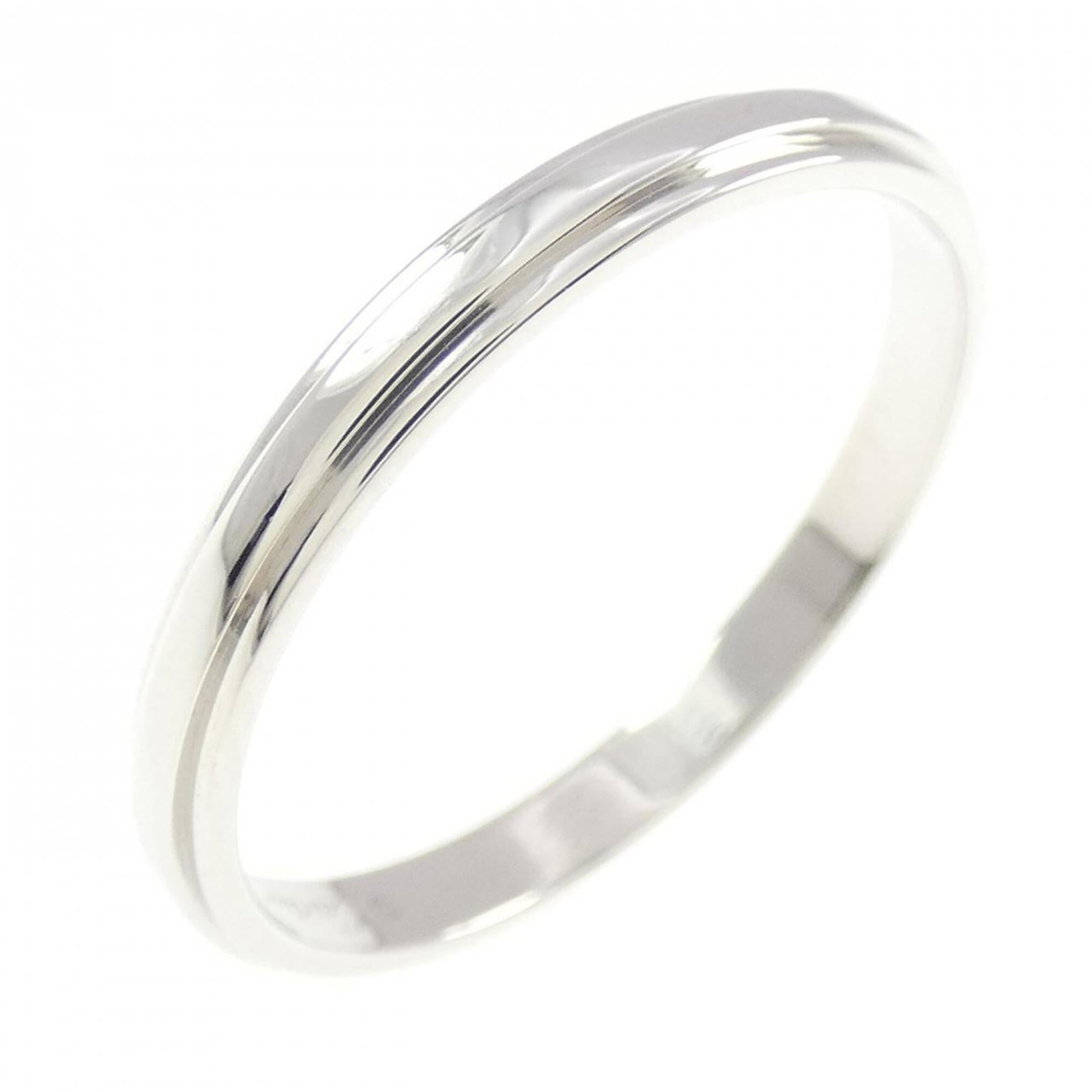 Ring Band by Platinum 950: Ring Band by Platinum 950 Platinum 950 band ring by Cartier, featuring a classic design with a touch of luxury. This used band ring boasts a strong, sleek appearance despite some minor scratches and