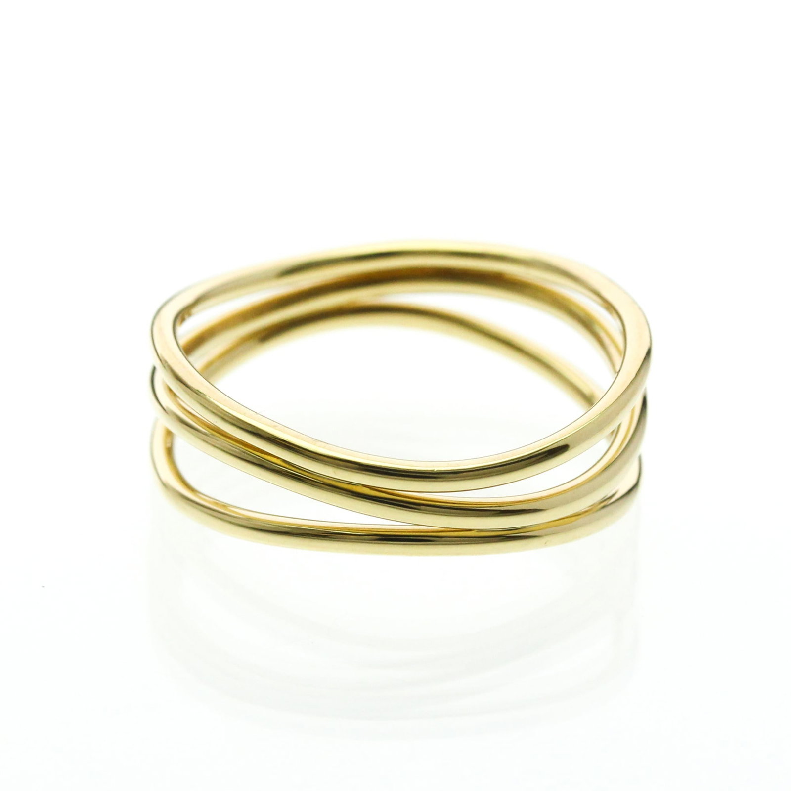 Tiffany Ring Gold Yellow 18K: Tiffany Ring Gold Yellow 18K Tiffany Ring Gold Yellow 18K - A stylish and elegant band ring made from high-quality yellow gold (18K) with a sleek, fashion-forward design. This used ring features some 