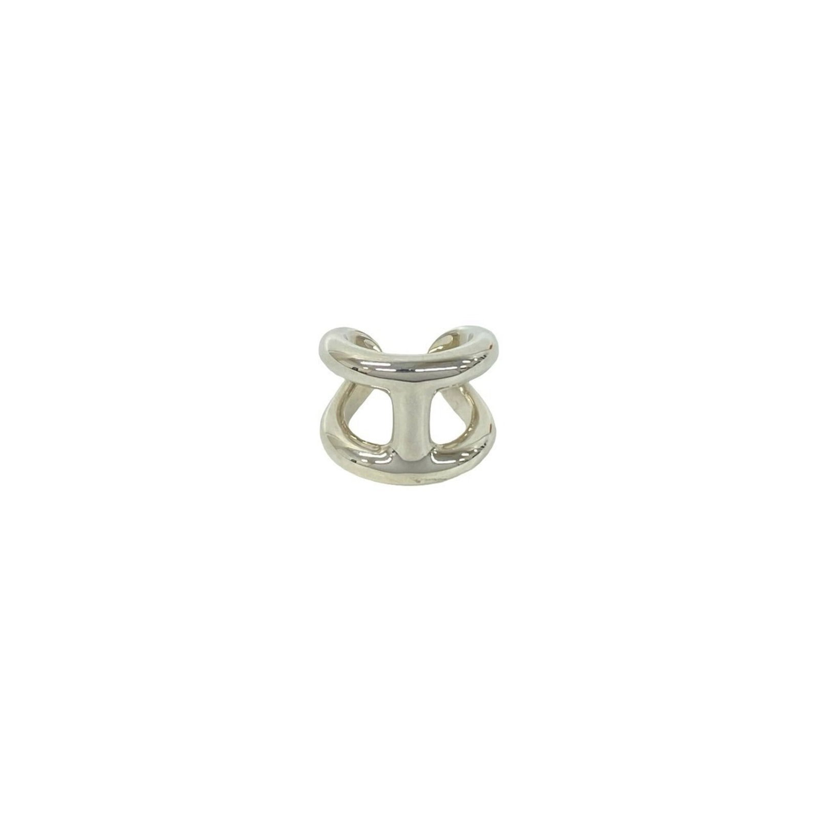Ring Hermes Silver Band 925: Ring Hermes Silver Band 925 Silver band ring from Hermes, made from high-quality silver (925). The ring has some signs of usage, including scratches and dirt, but remains in good condition. A pre-owne