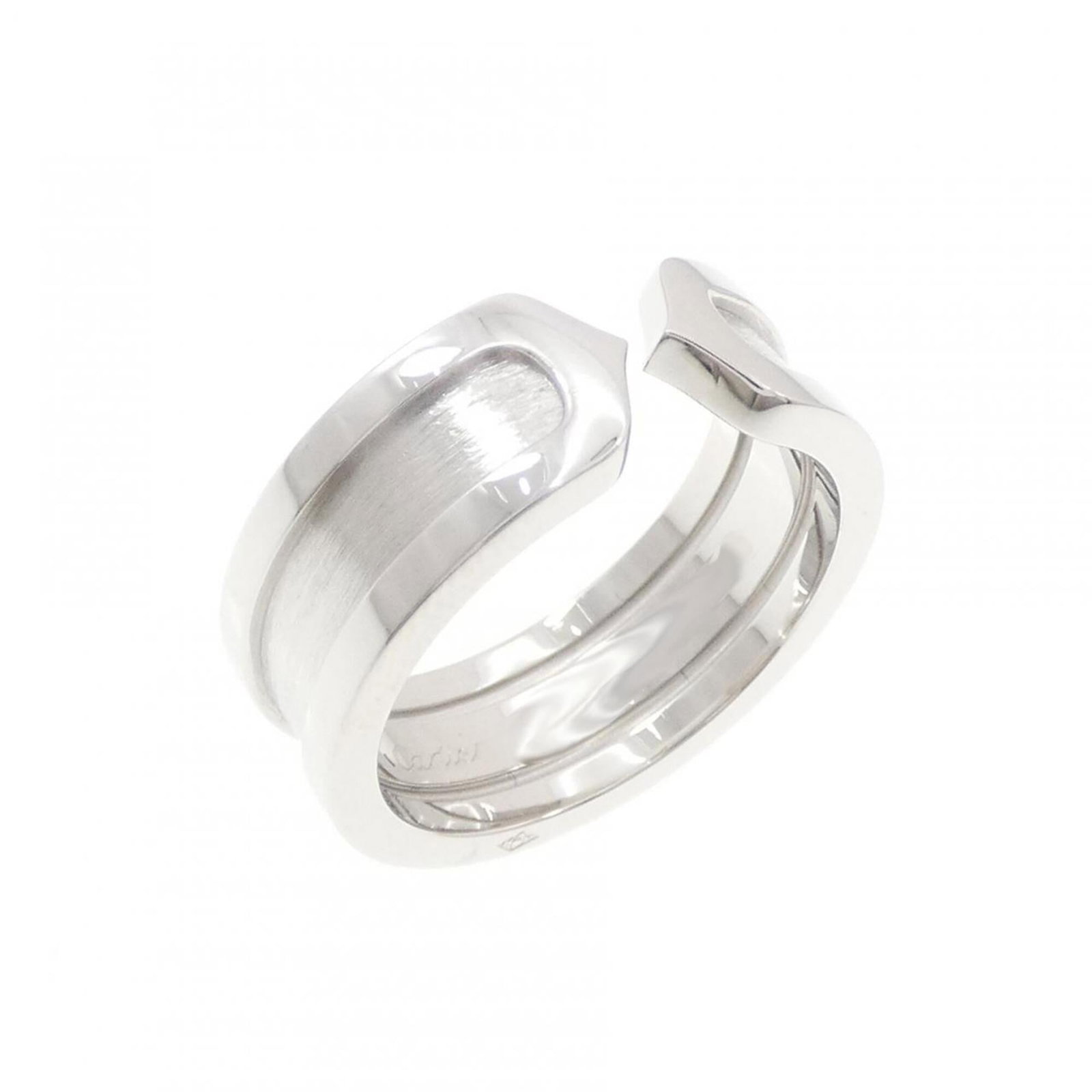 White Gold Cartier Band Ring 18K: White Gold Cartier Band Ring 18K White Gold Cartier Band Ring 18K features an 18k white gold construction, bearing the iconic Cartier brand. The ring's condition shows a few traces of usage, with some