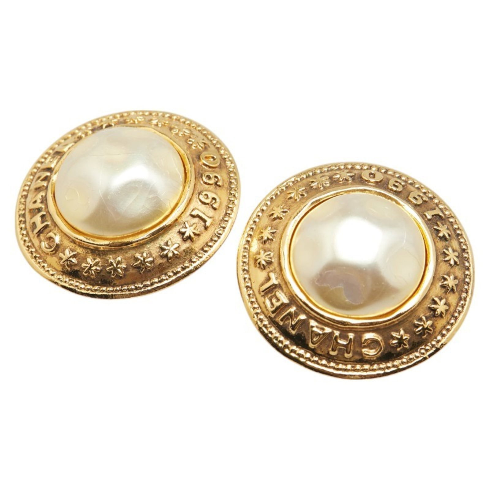 Chanel Clip Earrings: Chanel Clip Earrings Chanel Clip Earrings are a timeless accessory featuring large, high-quality pearls. The earrings showcase a subtle clip design, adding a touch of elegance to any outfit. With thei
