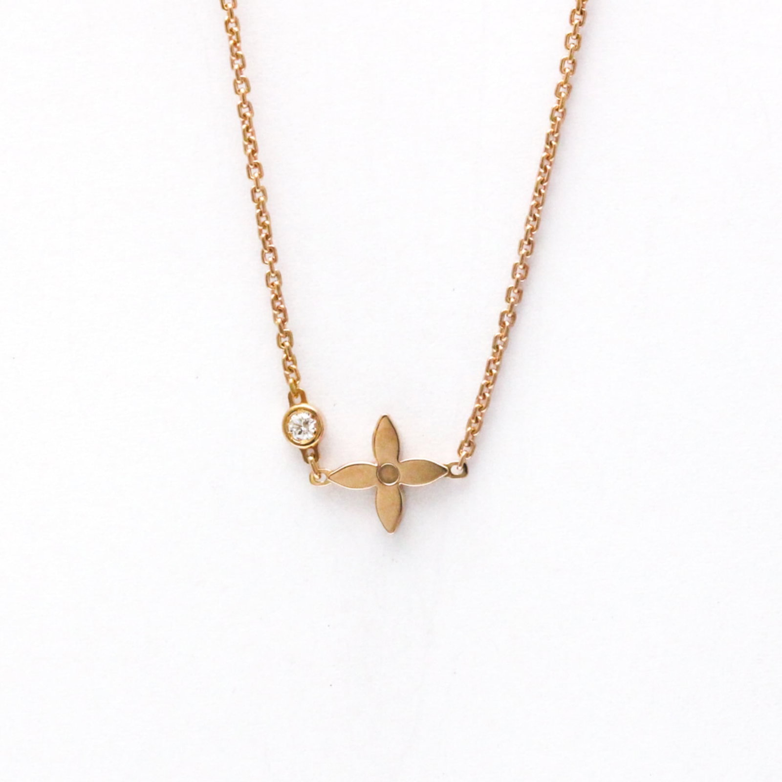 Louis Vuitton Monogram Q93281 Diamond Pink Gold 18K Women's Fashion Pendant Necklace: Louis Vuitton Monogram Q93281 Diamond Pink Gold 18K Women's Fashion Pendant Necklace Pink Gold Diamond Pendant Necklace from Louis Vuitton. This stunning 18K pink gold necklace features a 3.9g diamond