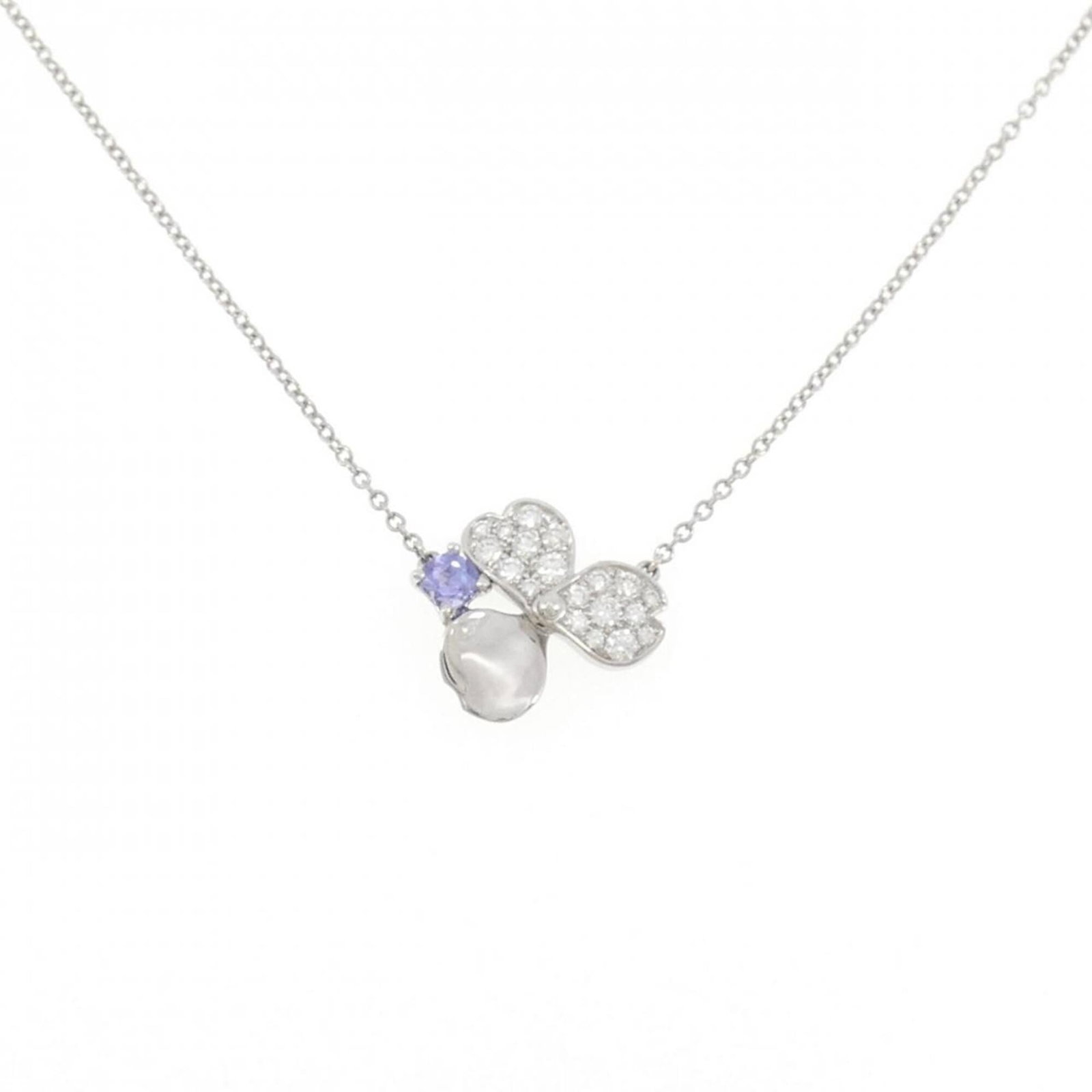 Tiffany and Co paper flower necklace: Tiffany and Co paper flower necklace Platinum 950 Tiffany & Co paper flower necklace with a pendant size of 12.4mm x 13.8mm, set against a 40 cm / 15.74'' platinum chain. The necklace bears a few trac