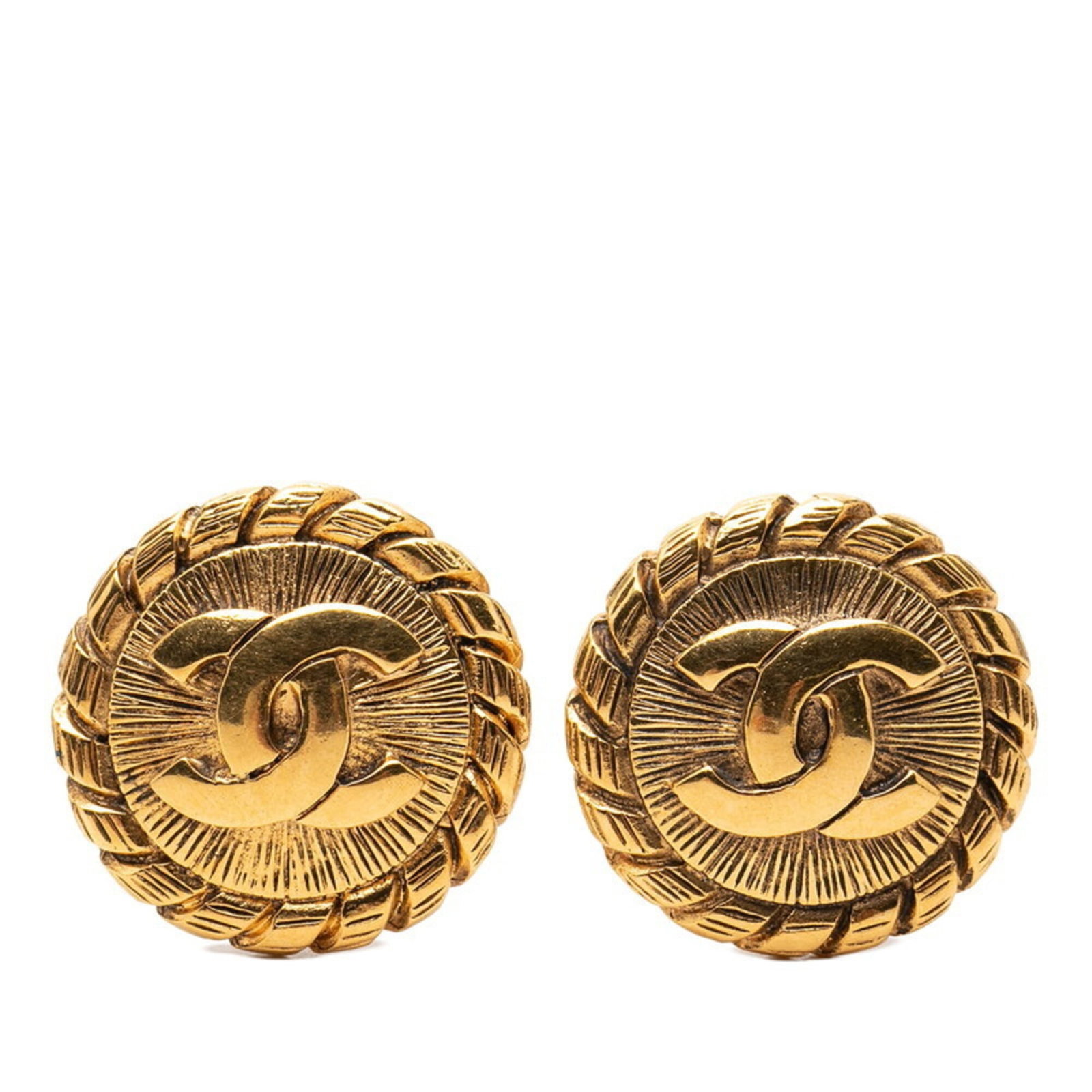 Clip earrings gold plating by Chanel: Clip earrings gold plating by Chanel Gold plating clip earrings from Chanel, bearing traces of usage and minor scratches. The item measures 28.50mm x 28.50mm in size. Used condition with visible signs