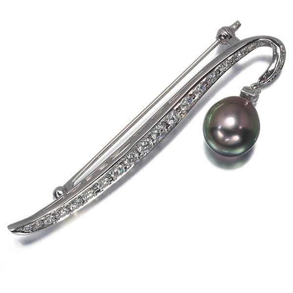 Tasaki Brooch Black South Sea Pearl 10.0Mm Diamond 1.05Ct Drop Pt 900: Tasaki Brooch Black South Sea Pearl 10.0Mm Diamond 1.05Ct Drop Pt 900 Tasaki Brooch showcases a stunning Black South Sea Pearl, measuring 10.0mm in diameter, set against a platinum metal backdrop. The