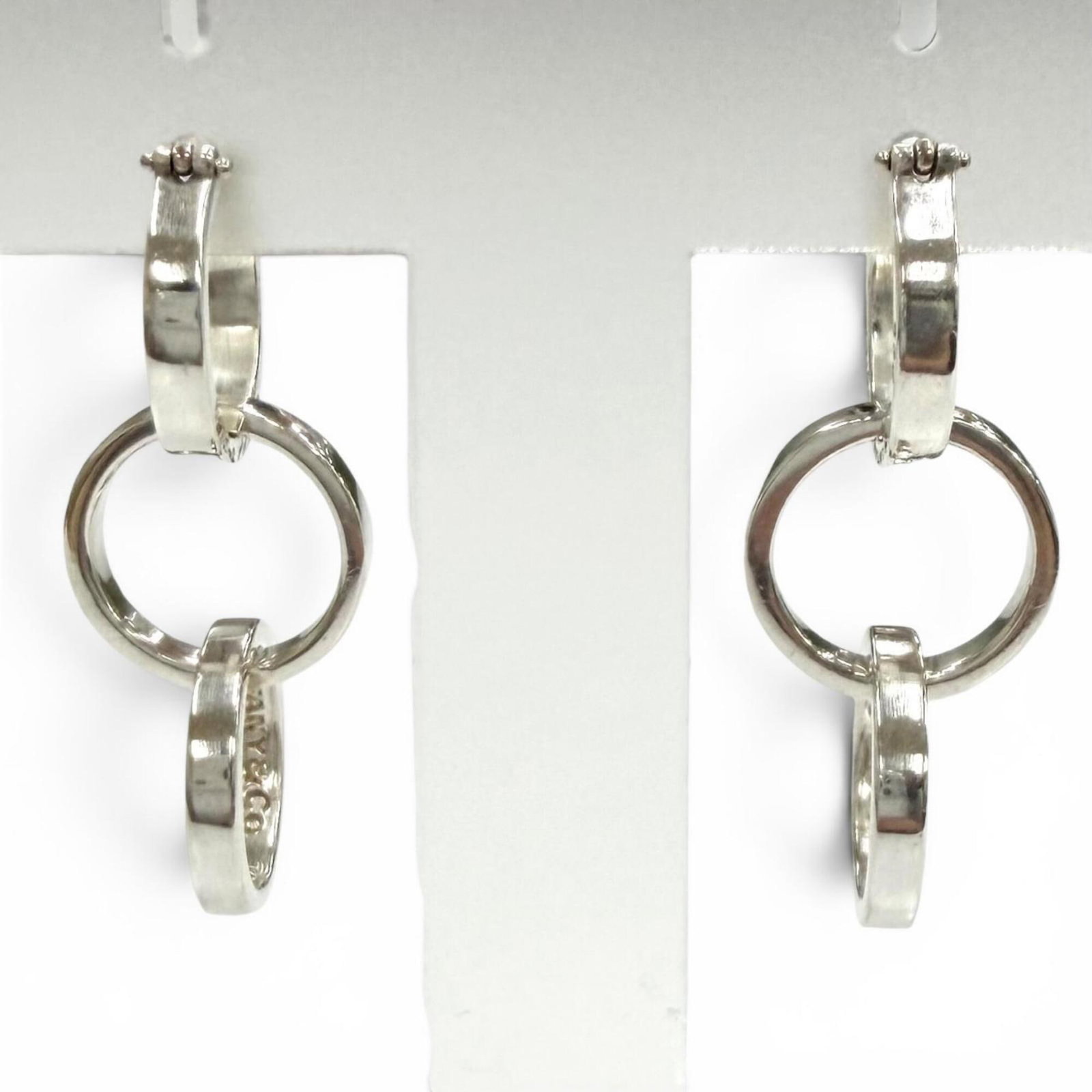 Silver 925 stud earrings by Tiffany: Silver 925 stud earrings by Tiffany Silver 925 stud earrings by Tiffany, featuring a sleek and modern design. Made from high-quality silver 925 material, these earrings are durable and long-lasting.