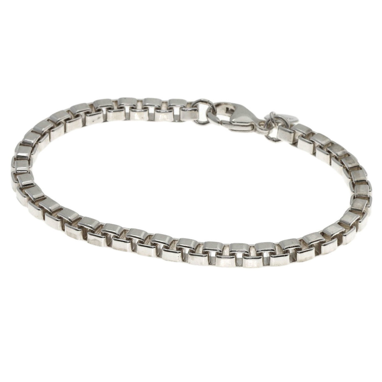 Charm bracelet silver of Tiffany: Charm bracelet silver of Tiffany Silver charm bracelet from Tiffany, featuring a classic design with subtle scratches and minor wear. The item measures 15cm in length and has been well-cared for,