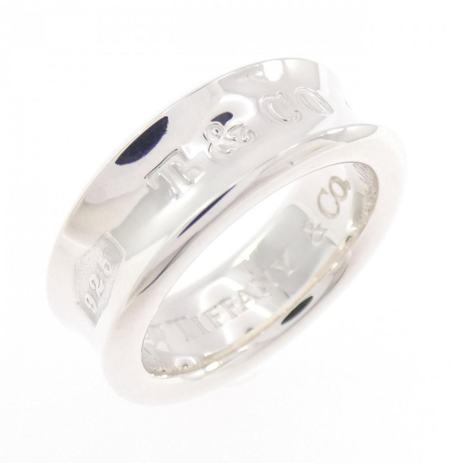Tiffany Band Ring Silver 925: Tiffany Band Ring Silver 925 Silver band ring from Tiffany, made from high-quality Silver 925 material. The item bears some minor scratches and dirt, but remains in very good condition overall. This u