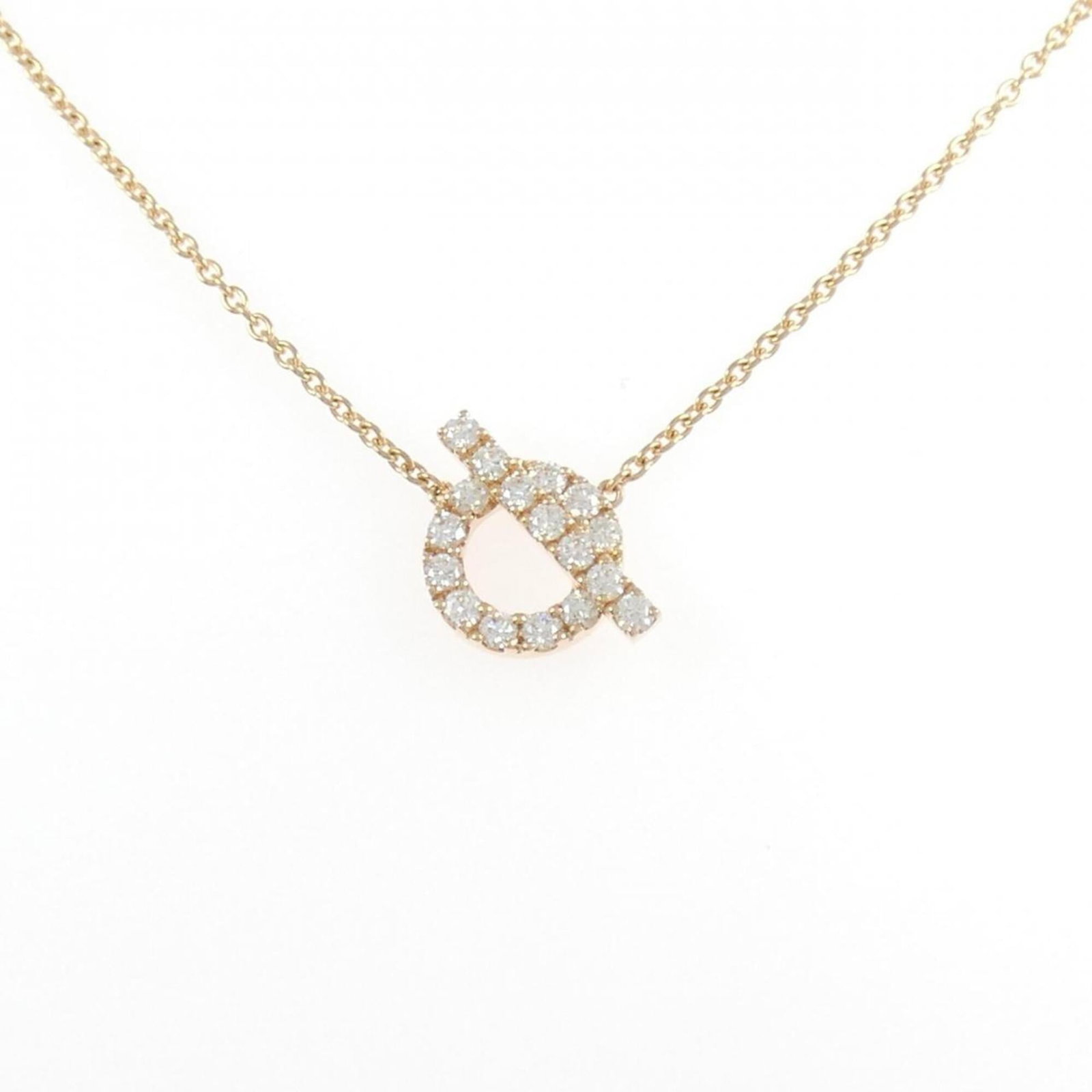 Finesse Hermes Necklace: Finesse Hermes Necklace Pink Gold (18K) Finesse Hermes Necklace, featuring a pendant with dimensions 13.6mm x 11.5mm, suitable for neck circumferences ranging from 15.35'' to 16.14''. This necklace is