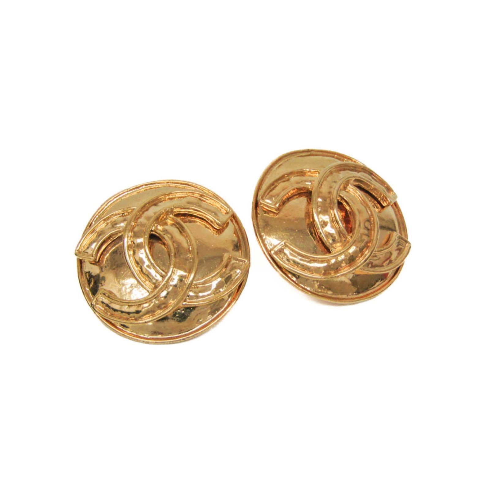 Clip earrings gold plating by Chanel: Clip earrings gold plating by Chanel Clip earrings by Chanel in gold plating, featuring a sleek design with no stone. Measuring 30mm x 30mm, these earrings weigh 24.3g and showcase traces of usage, sc