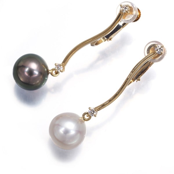 Tasaki Earrings Black&White South Sea Pearl Diamond Drop 18K Yg: Tasaki Earrings Black&White South Sea Pearl Diamond Drop 18K Yg 18k Yellow Gold and South Sea Pearl Drop Earrings. TASAKI's Black&White design showcases a cultured metal setting for the luminous South