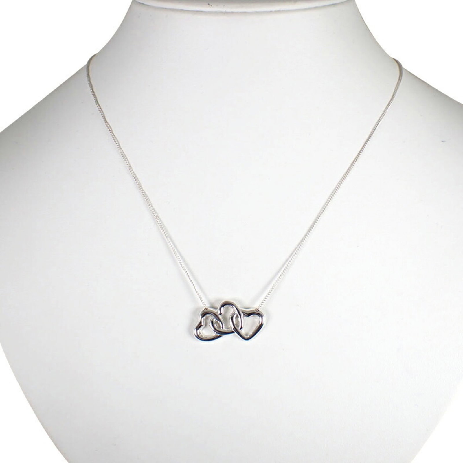 Triple Heart Pendant Necklace Tiffany 925: Triple Heart Pendant Necklace Tiffany 925 Sterling silver 925, the Triple Heart Pendant Necklace from Tiffany shines with elegant simplicity. This classic design features a beautiful 14.2mm x 24.2mm